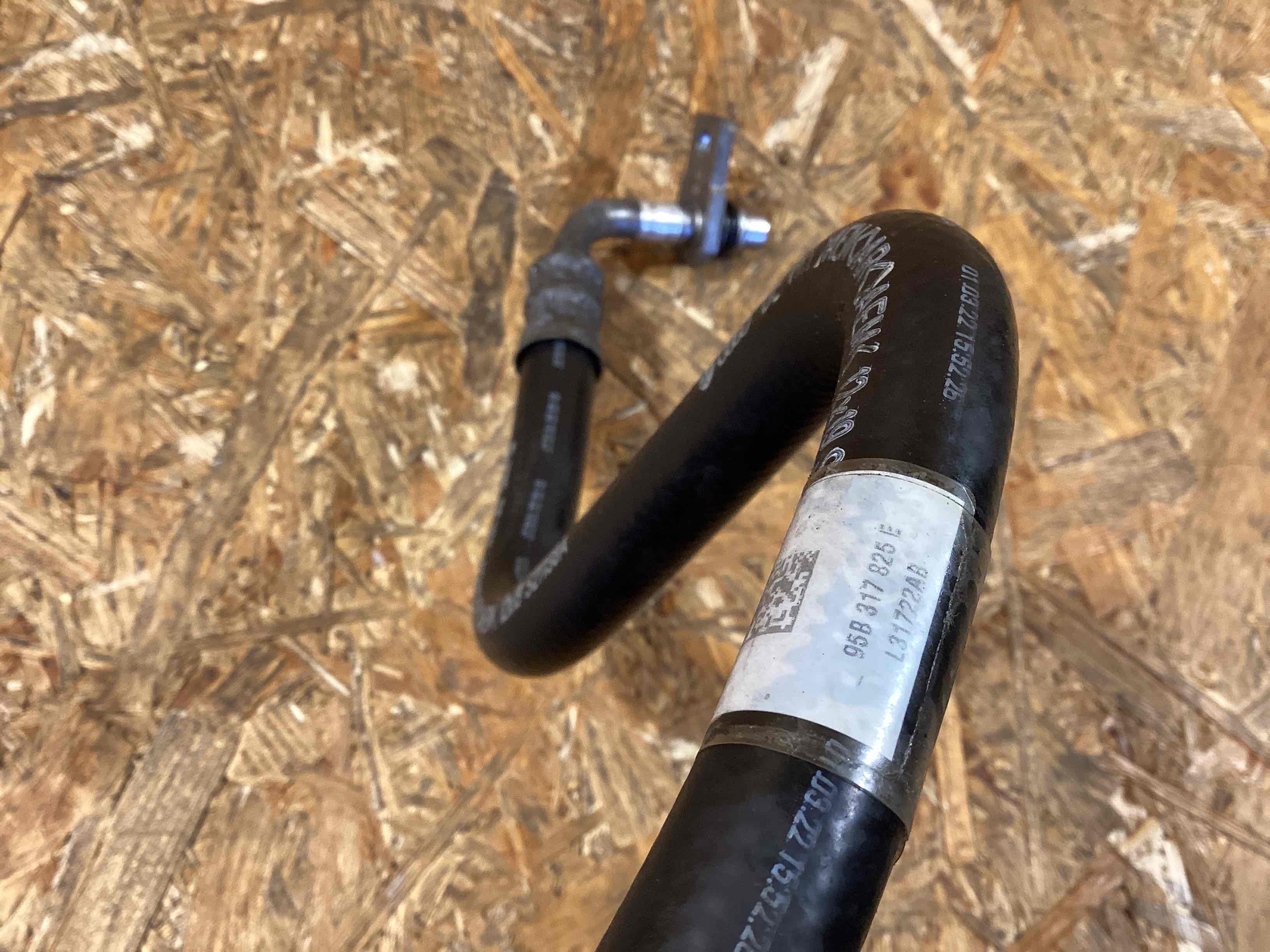 Патрубок Porsche Macan 190226-134