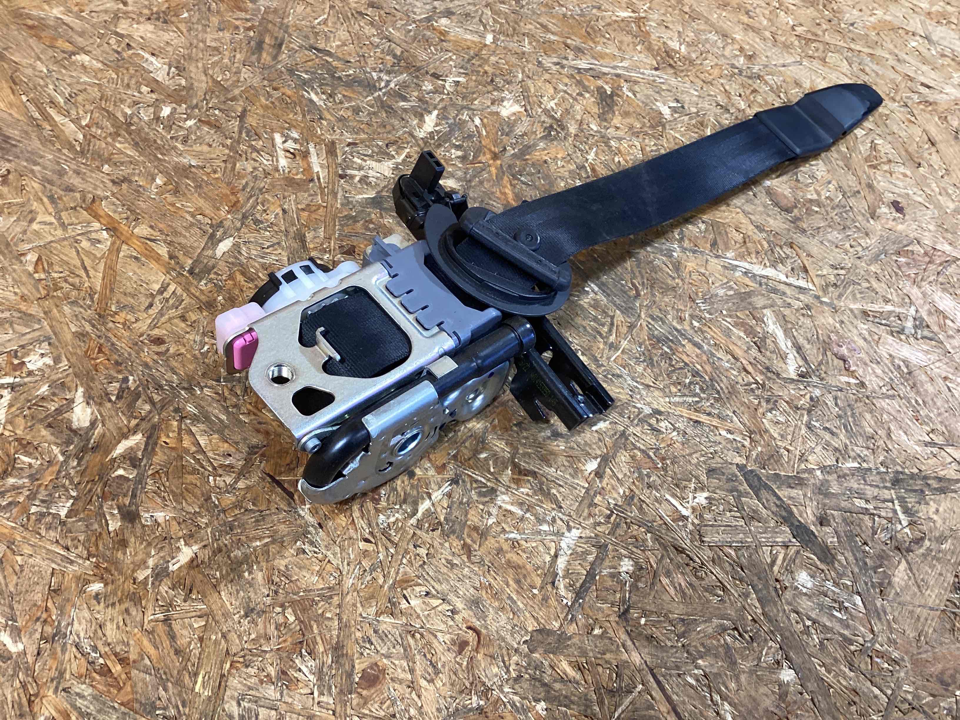 Ремень безопасности Porsche Macan 190226-138