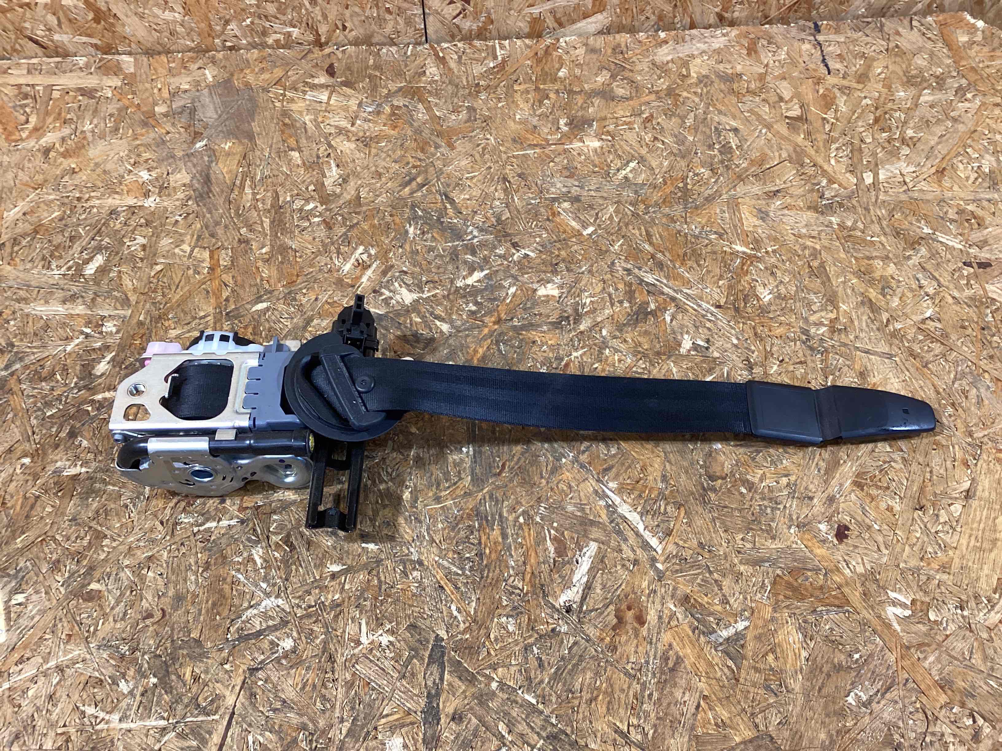 Ремень безопасности Porsche Macan 190226-138