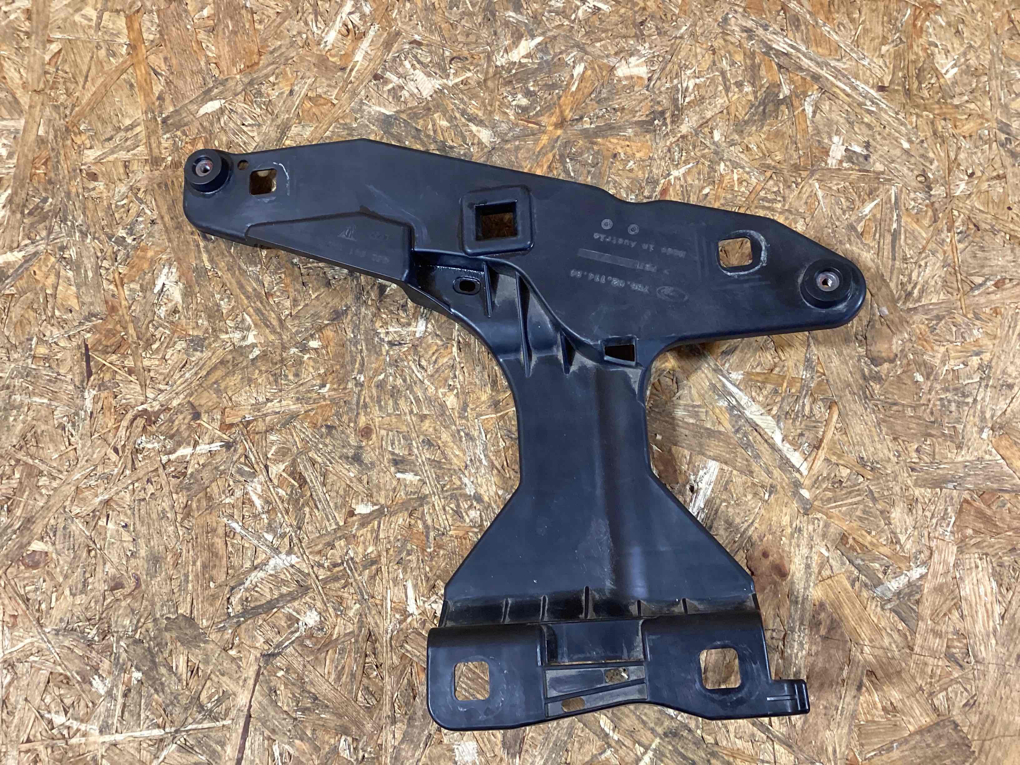 Крепление фары Porsche Macan 190226-142