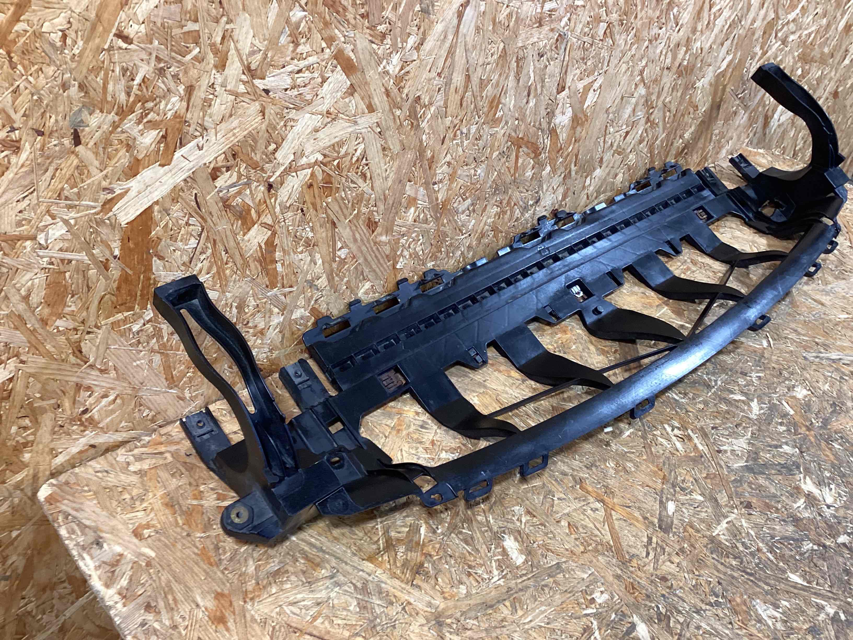 Передняя панель крепления облицовки (телевизор) Porsche Macan 190326-111