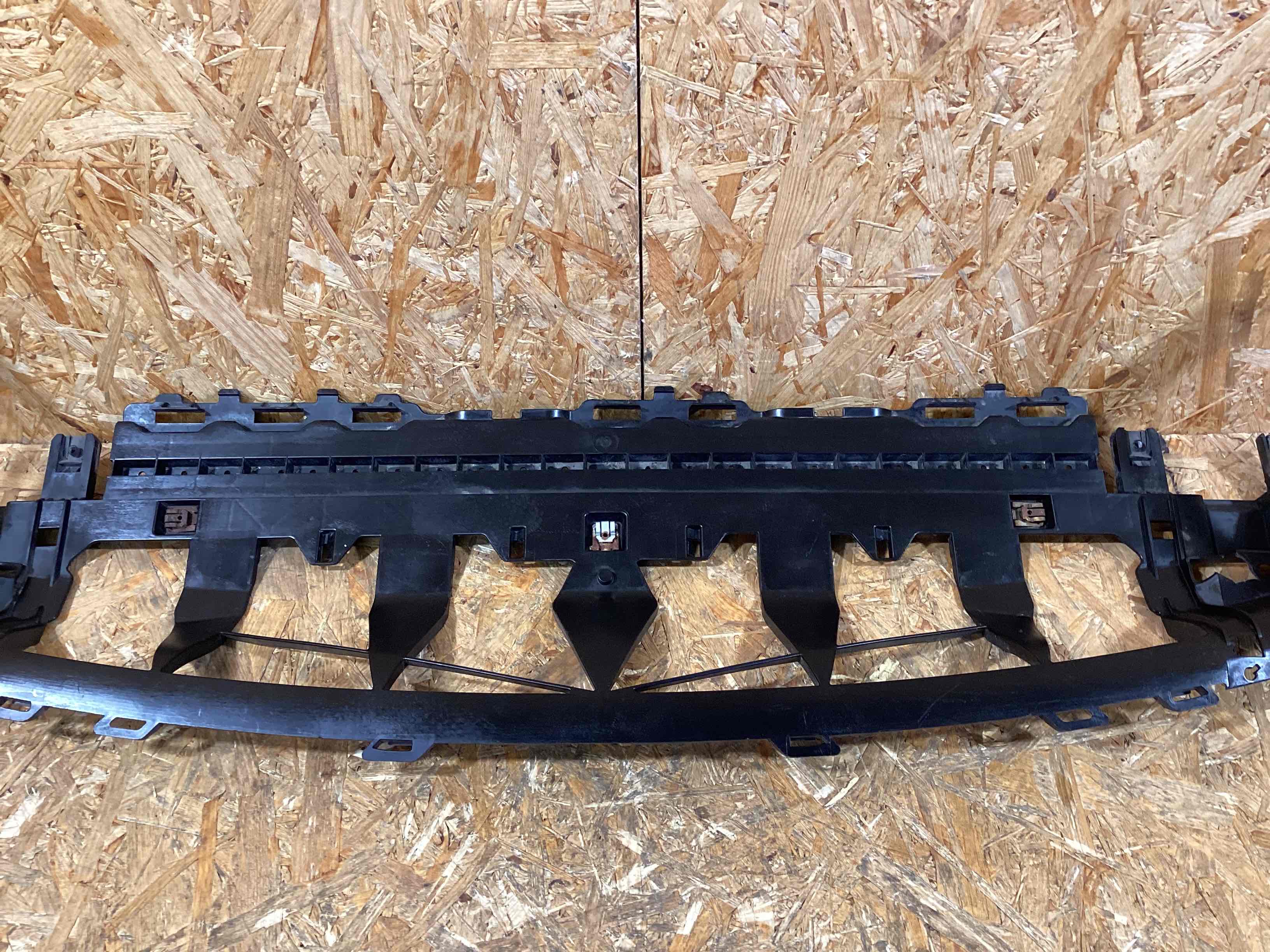 Передняя панель крепления облицовки (телевизор) Porsche Macan 190326-111