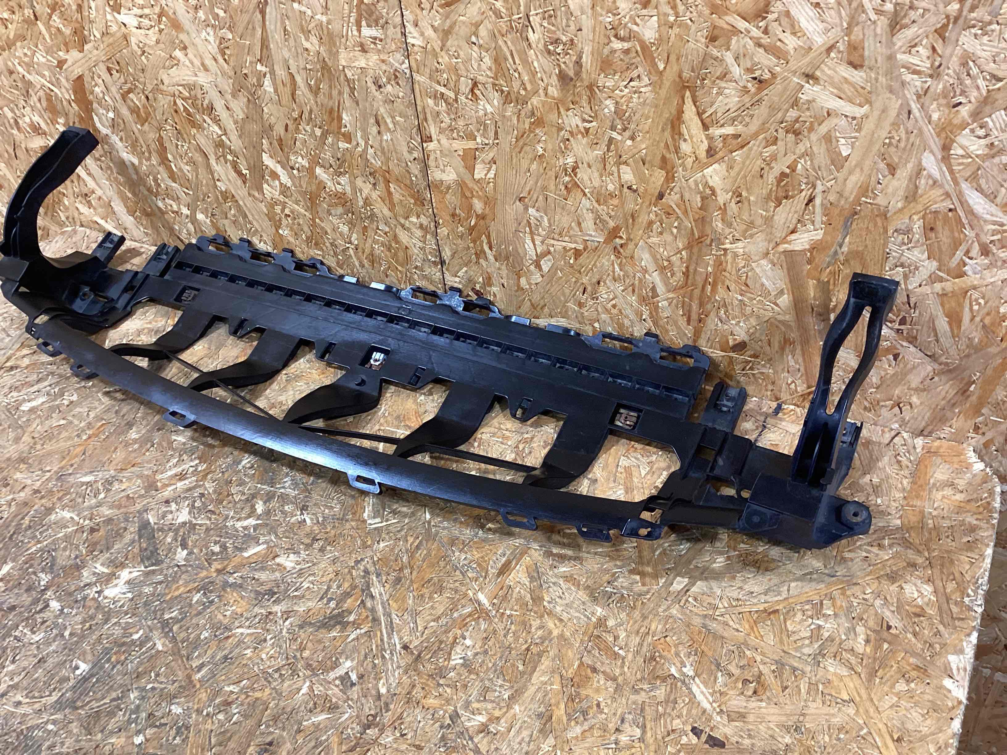 Передняя панель крепления облицовки (телевизор) Porsche Macan 190326-111