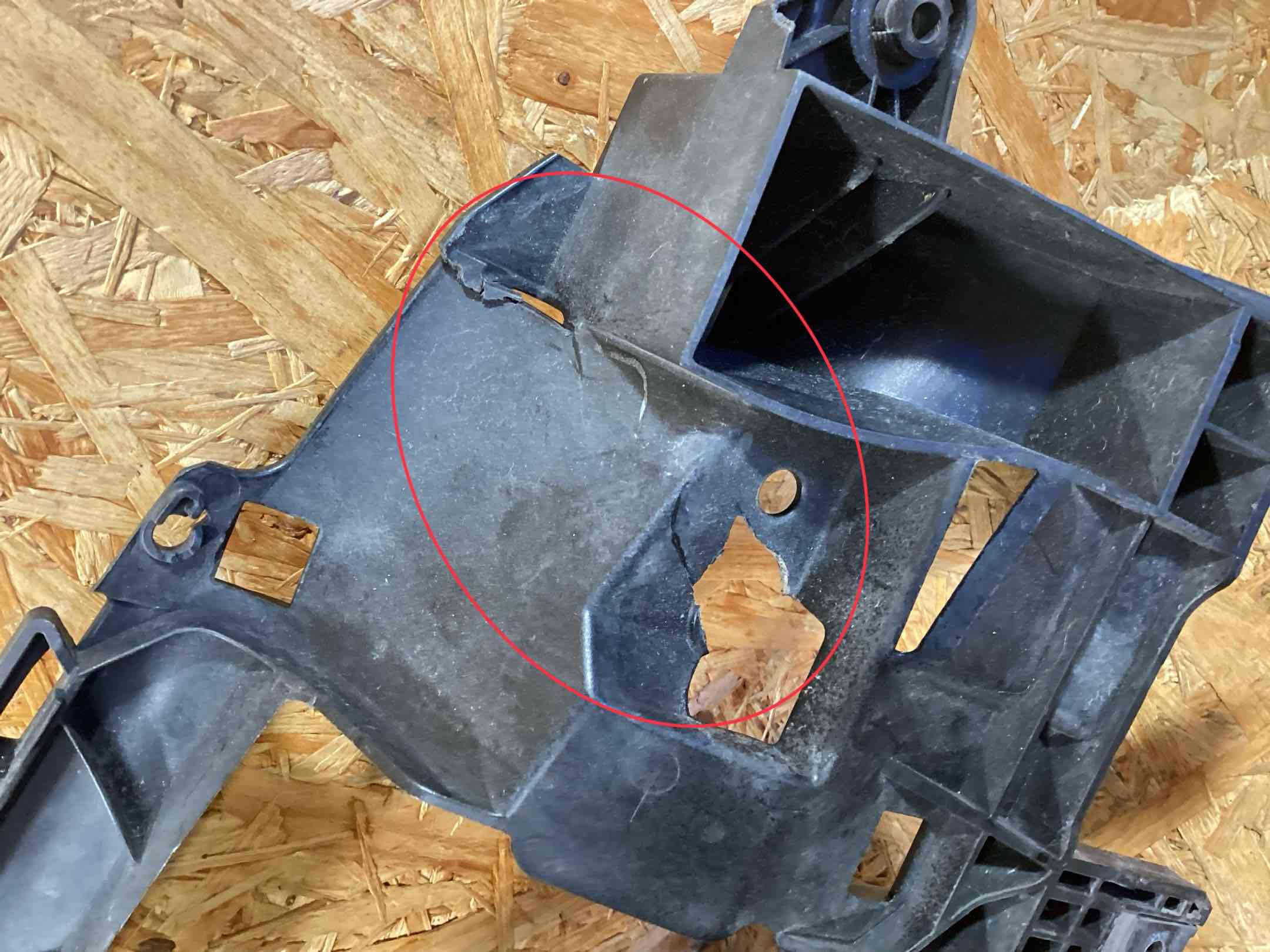 Передняя панель крепления облицовки (телевизор) Porsche Macan 190326-111