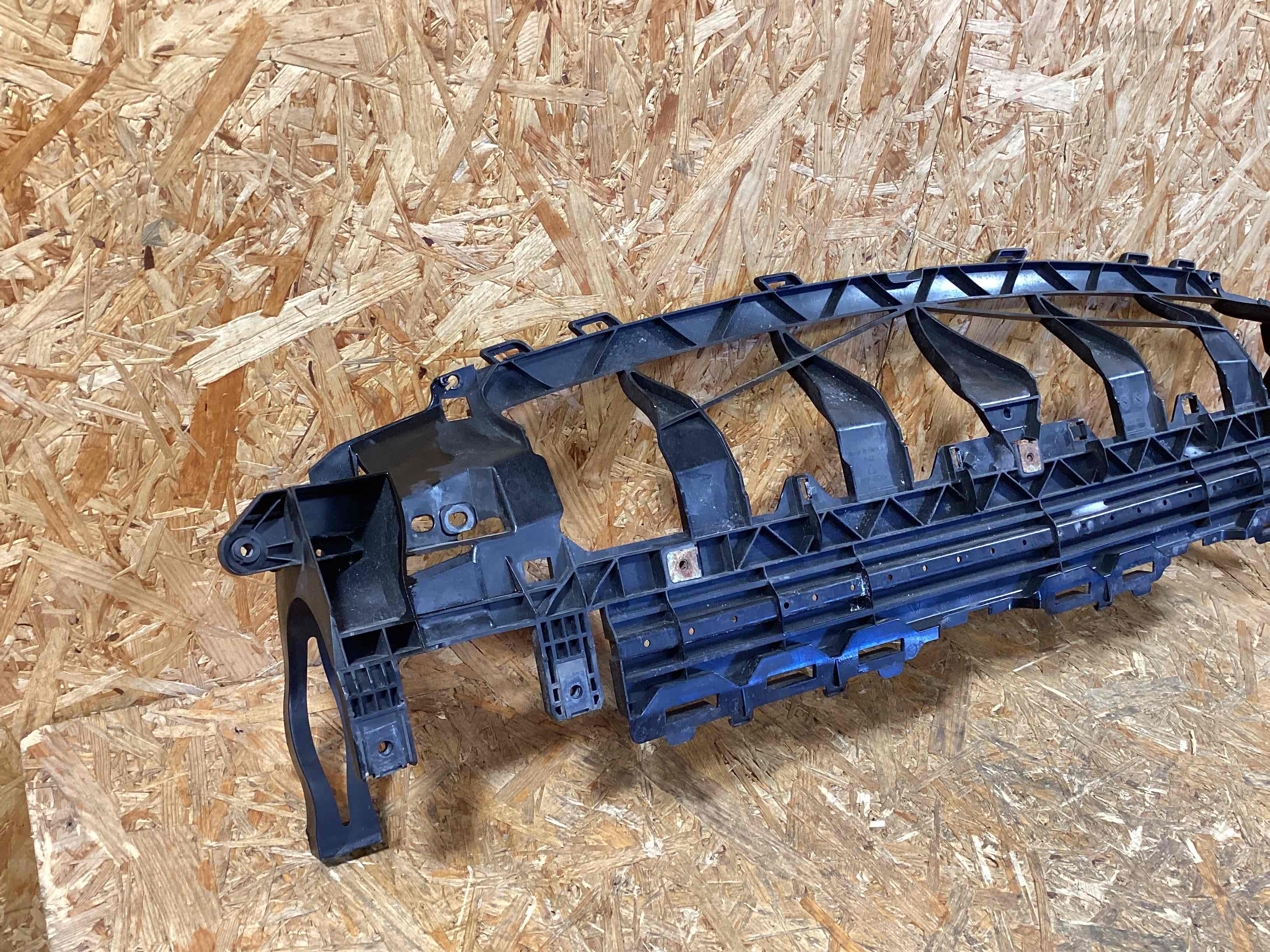 Передняя панель крепления облицовки (телевизор) Porsche Macan 190326-111