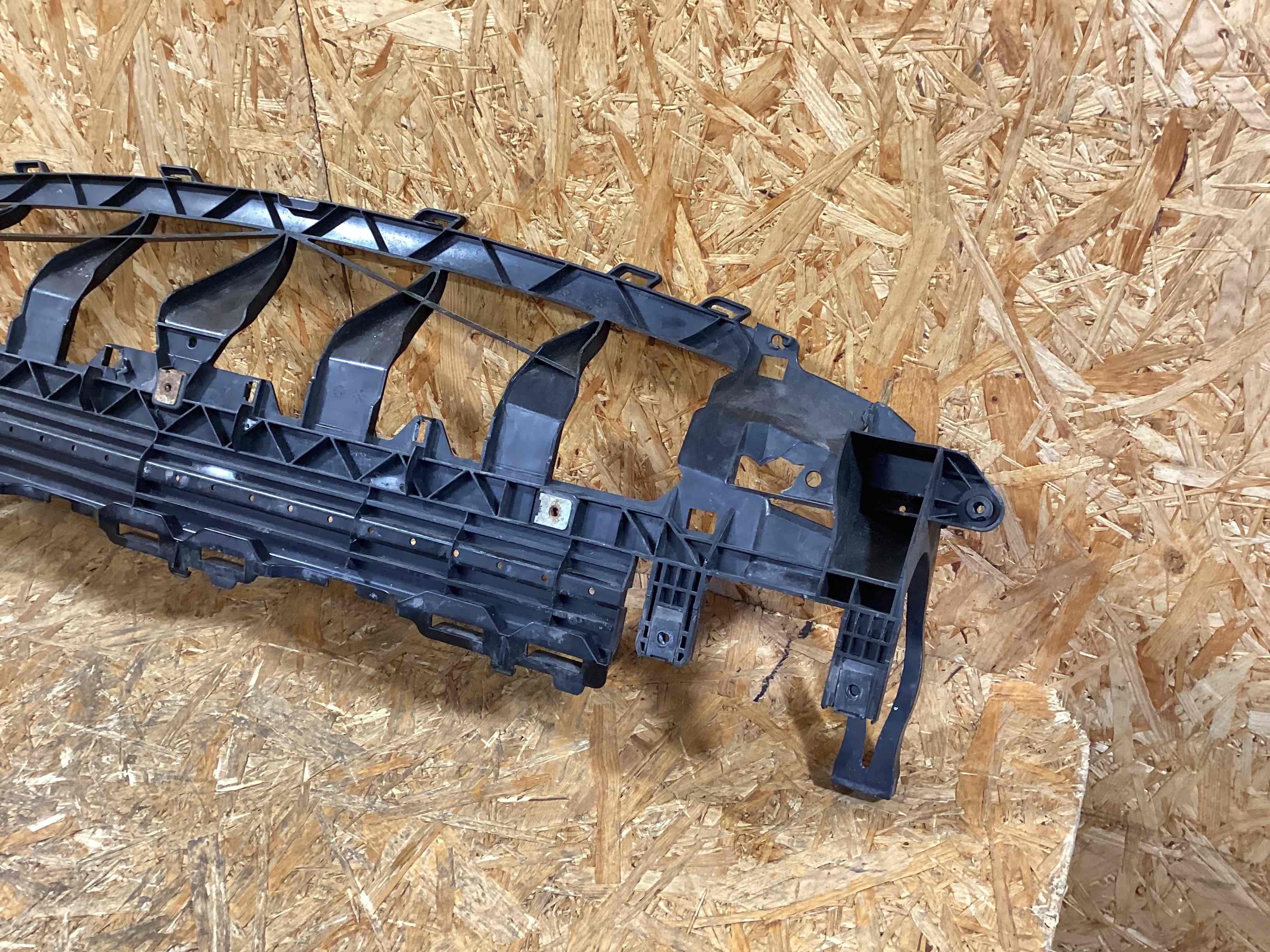 Передняя панель крепления облицовки (телевизор) Porsche Macan 190326-111