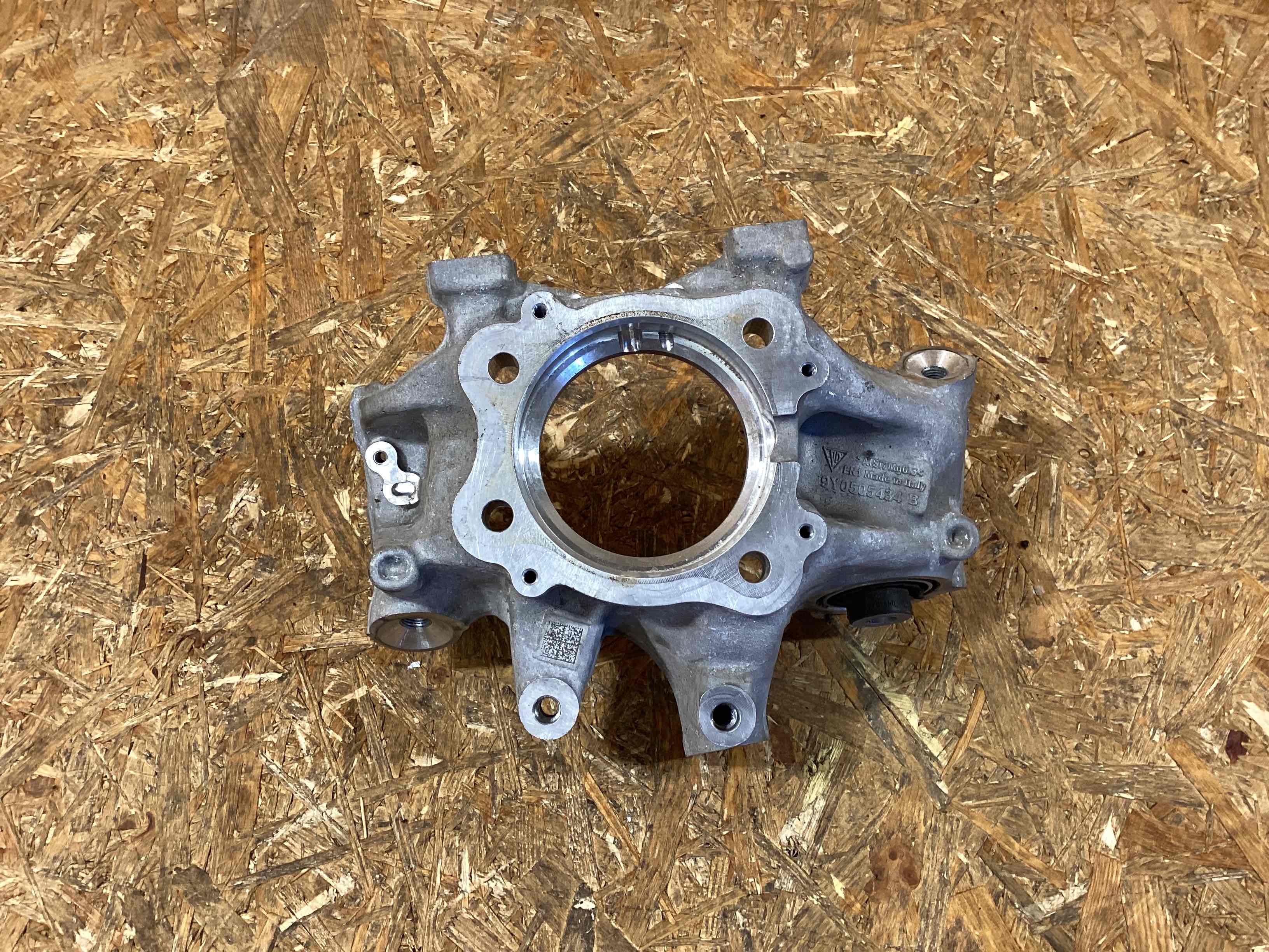 Кулак задний правый Porsche Cayenne 190326-130