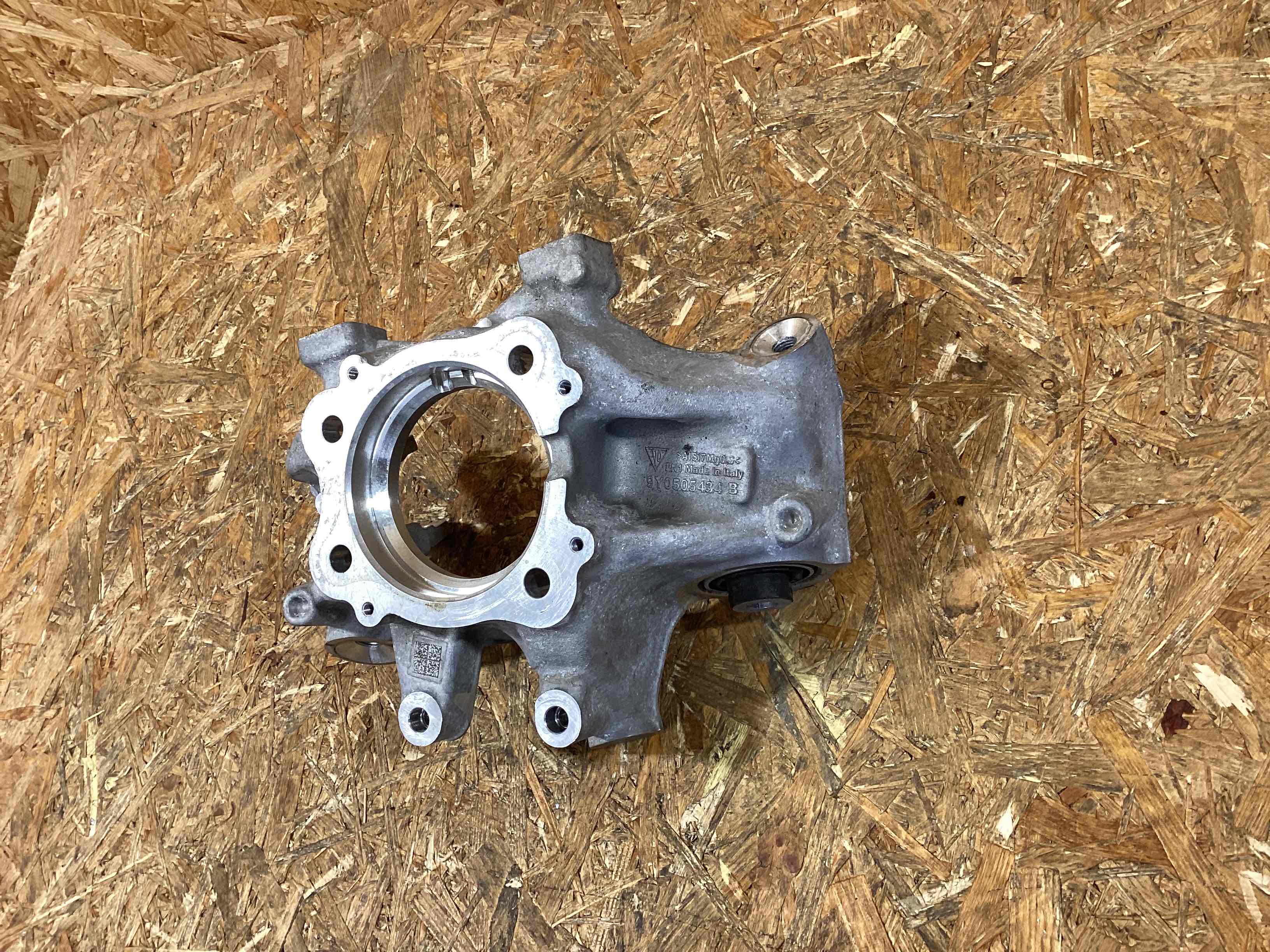 Кулак задний правый Porsche Cayenne 190326-130