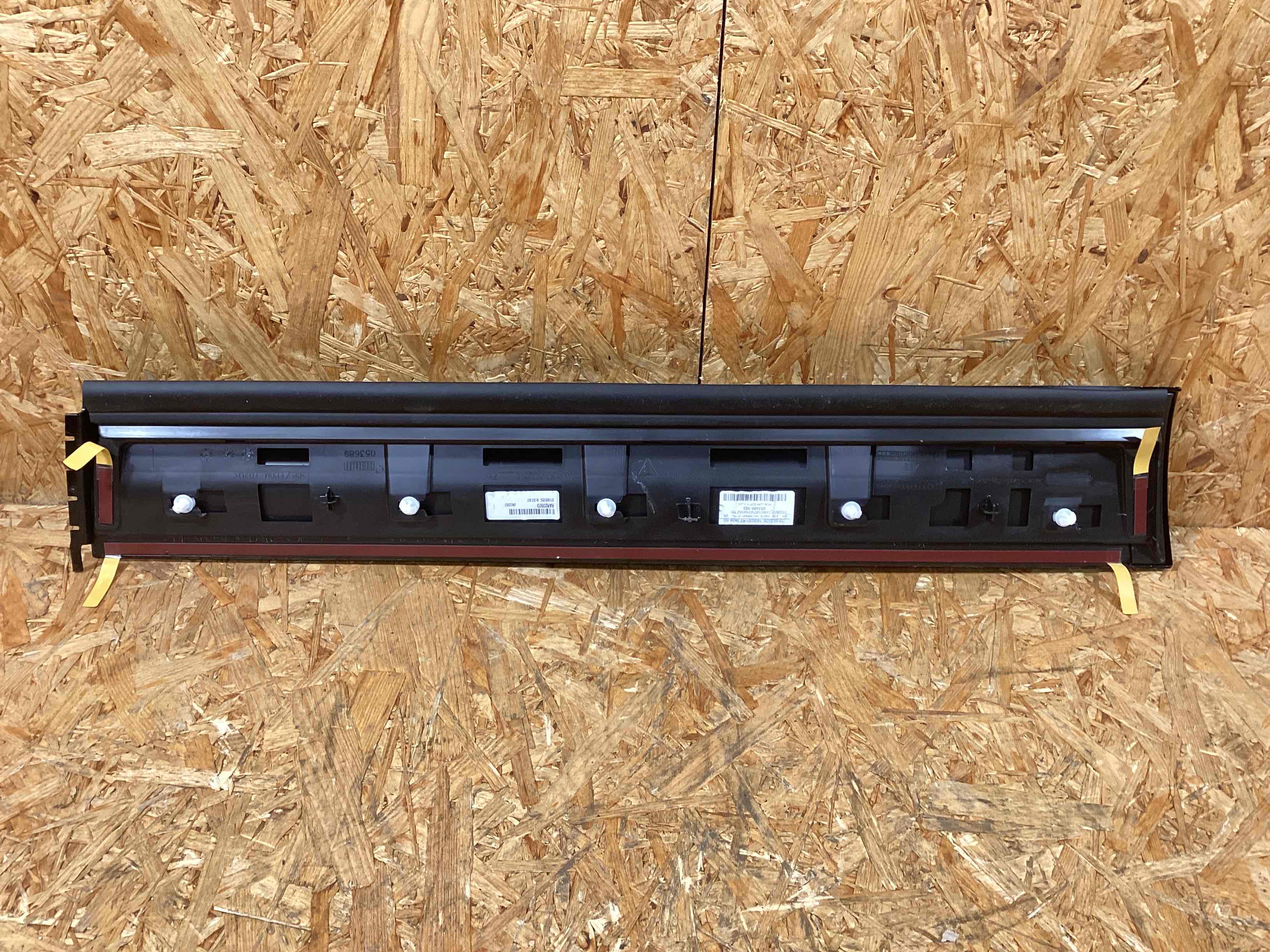 Молдинг двери задней левой Porsche Cayenne 191125-110