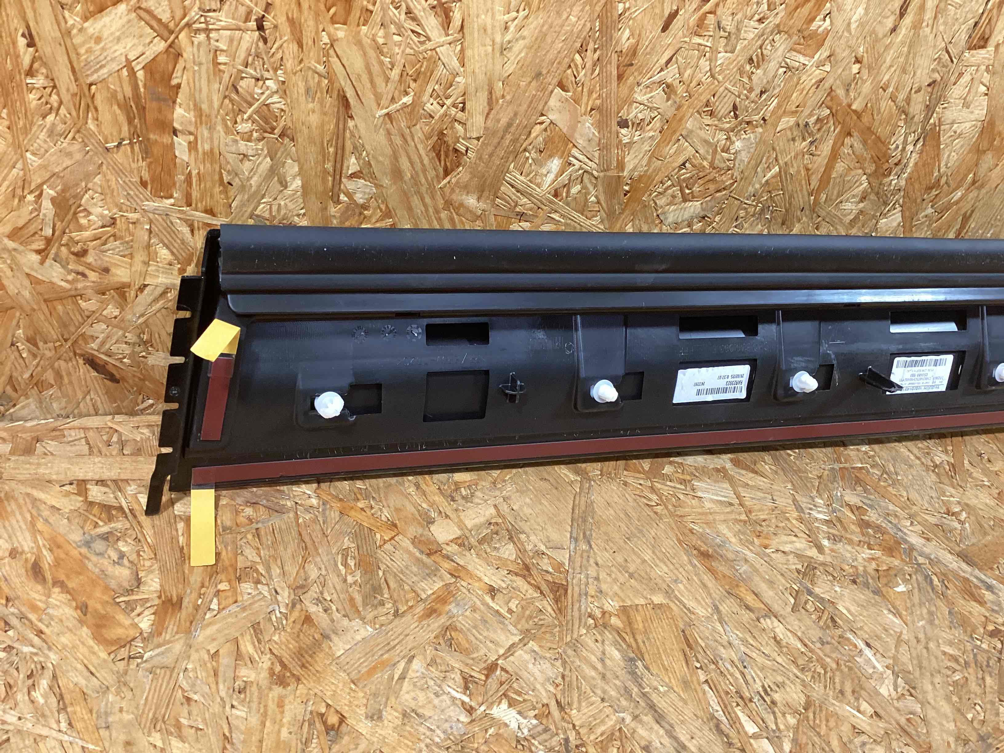 Молдинг двери задней левой Porsche Cayenne 191125-110