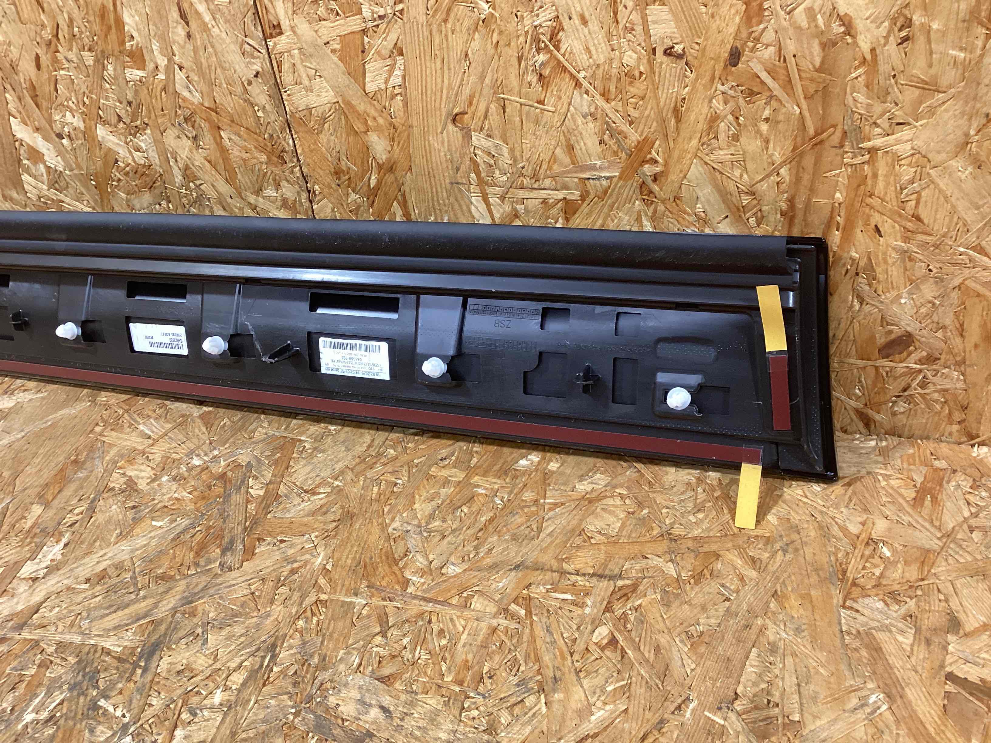 Молдинг двери задней левой Porsche Cayenne 191125-110