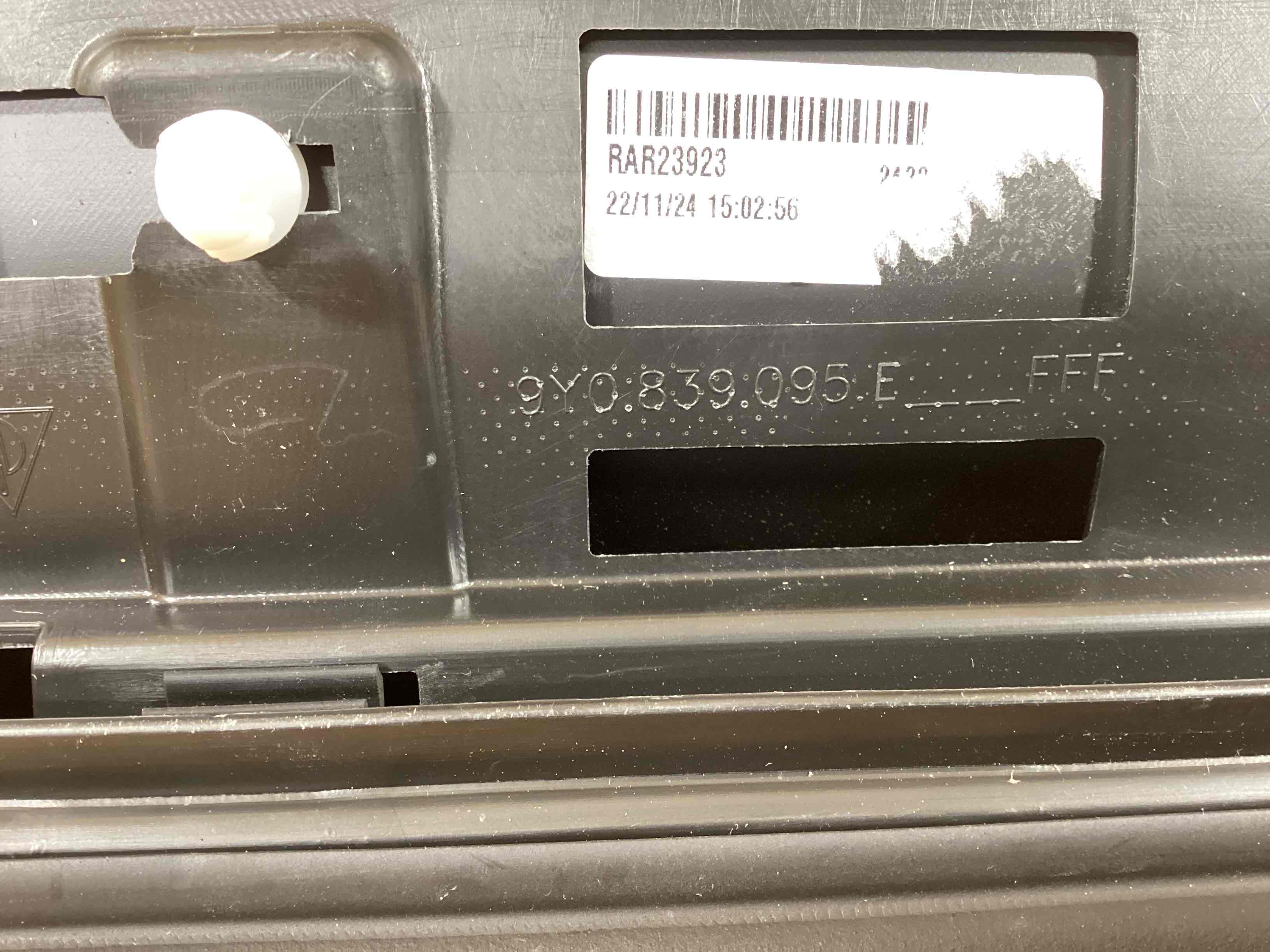 Молдинг двери задней левой Porsche Cayenne 191125-112