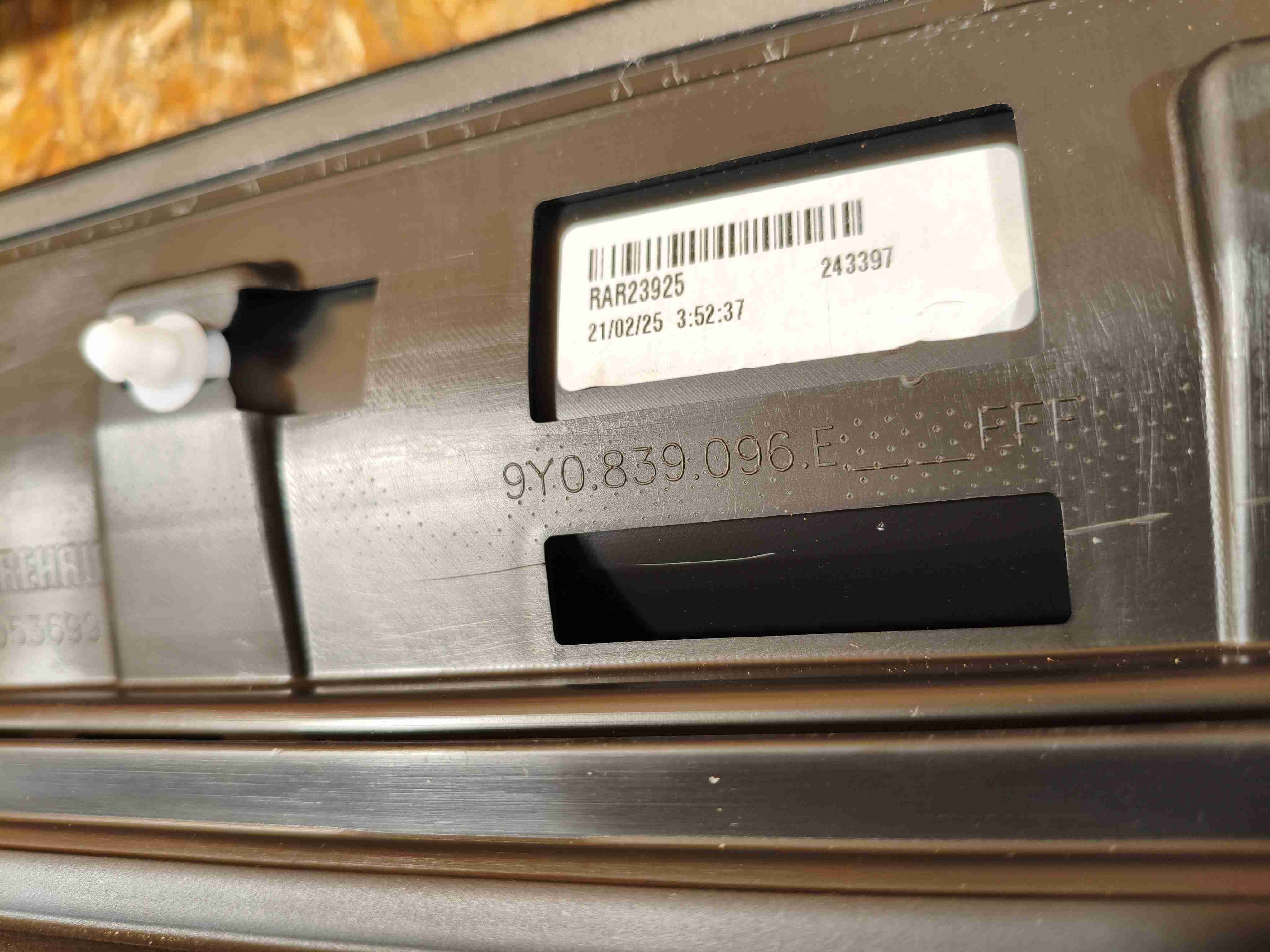 Молдинг двери задней левой Porsche Cayenne 191125-115