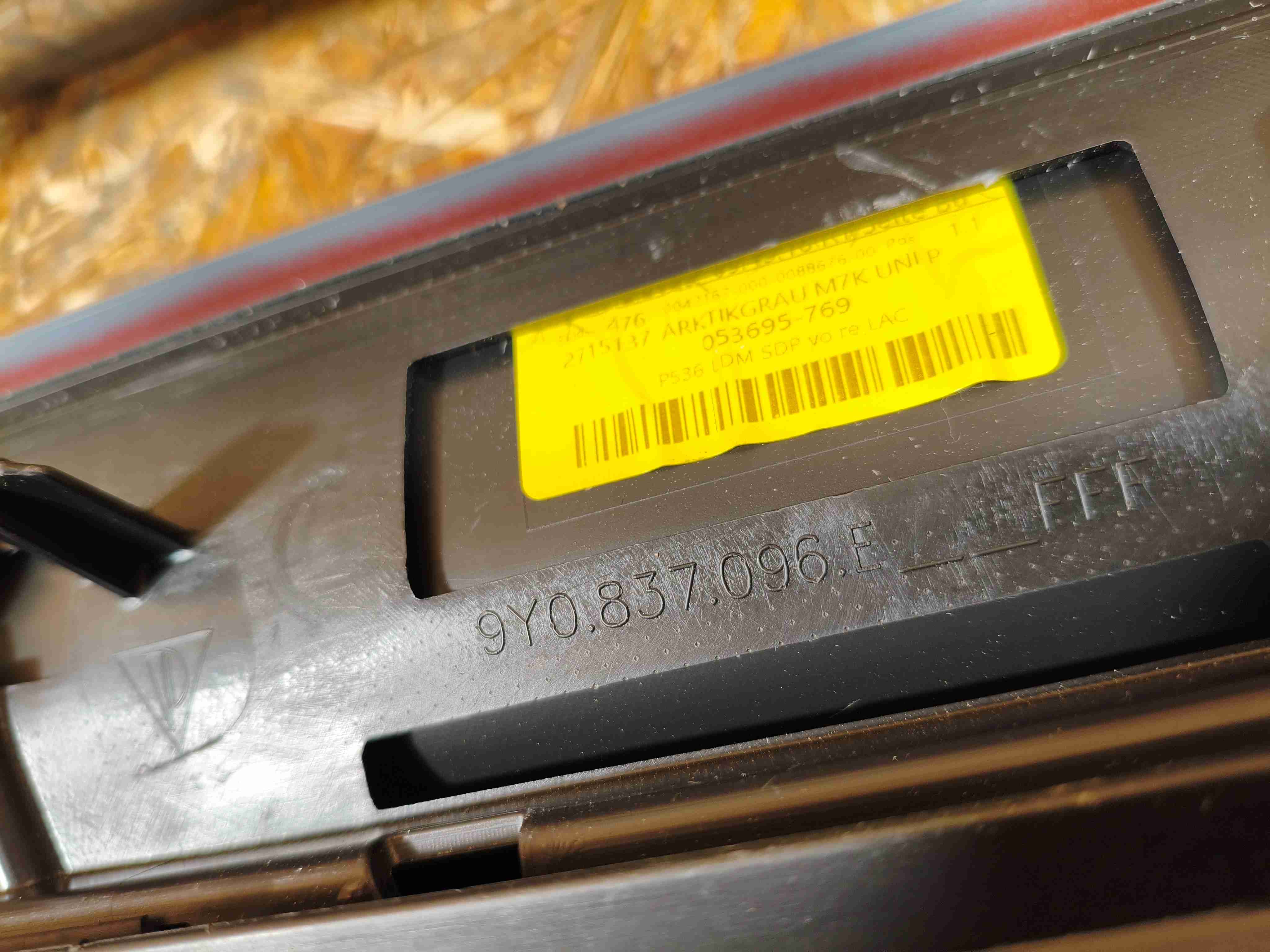 Молдинг двери задней левой Porsche Cayenne 191125-115