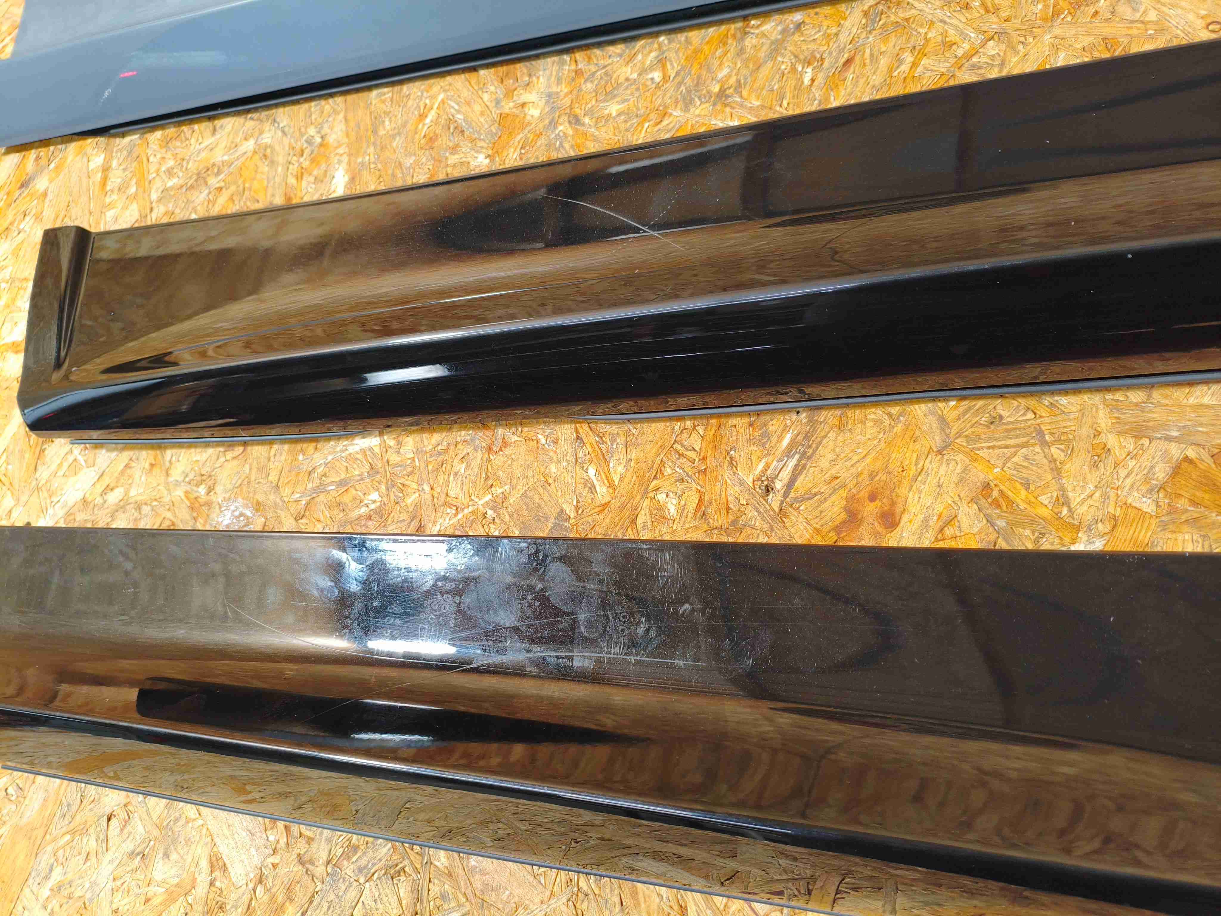 Молдинг двери задней правой Porsche Cayenne 191125-116