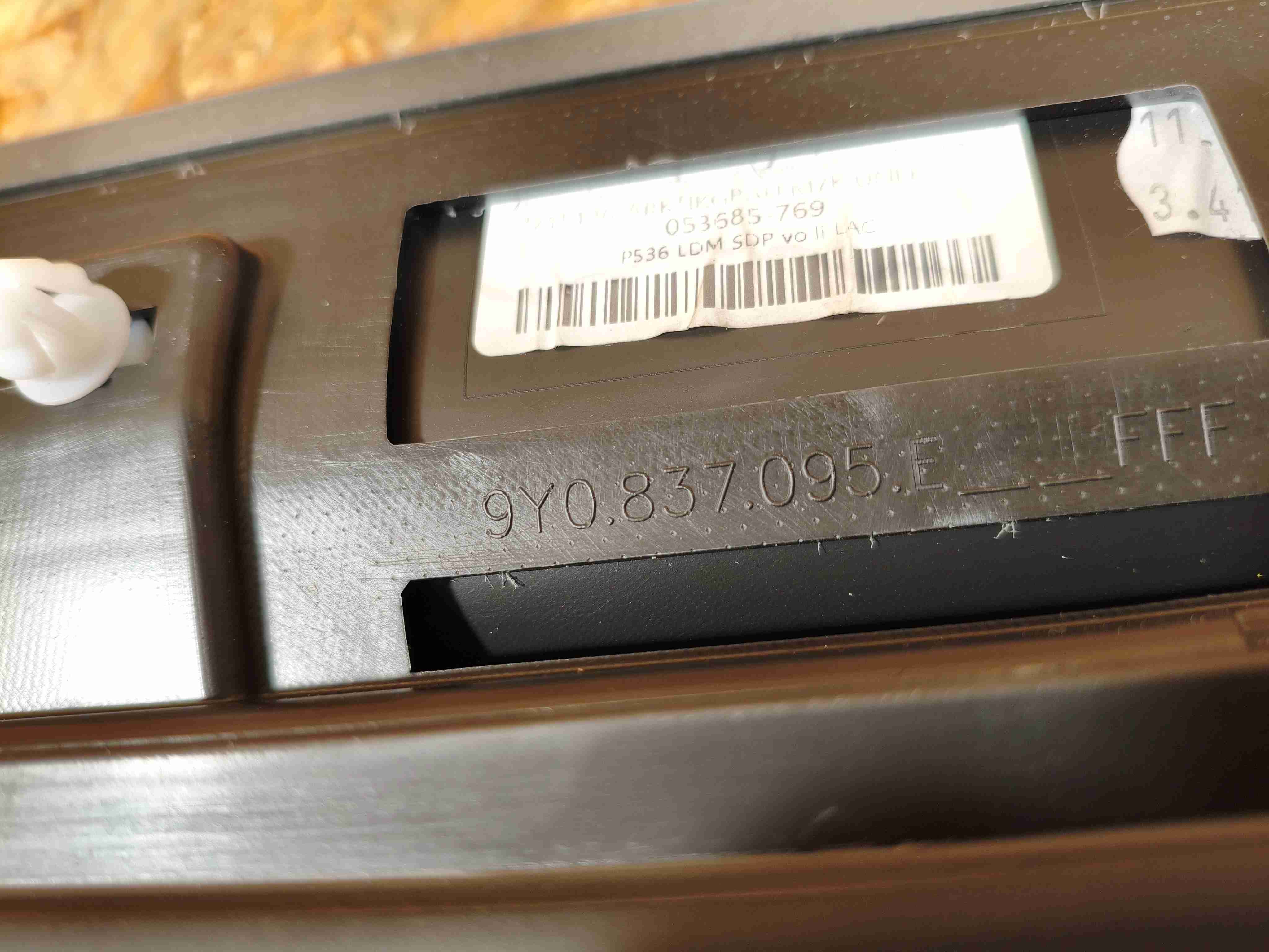 Молдинг двери задней правой Porsche Cayenne 191125-116