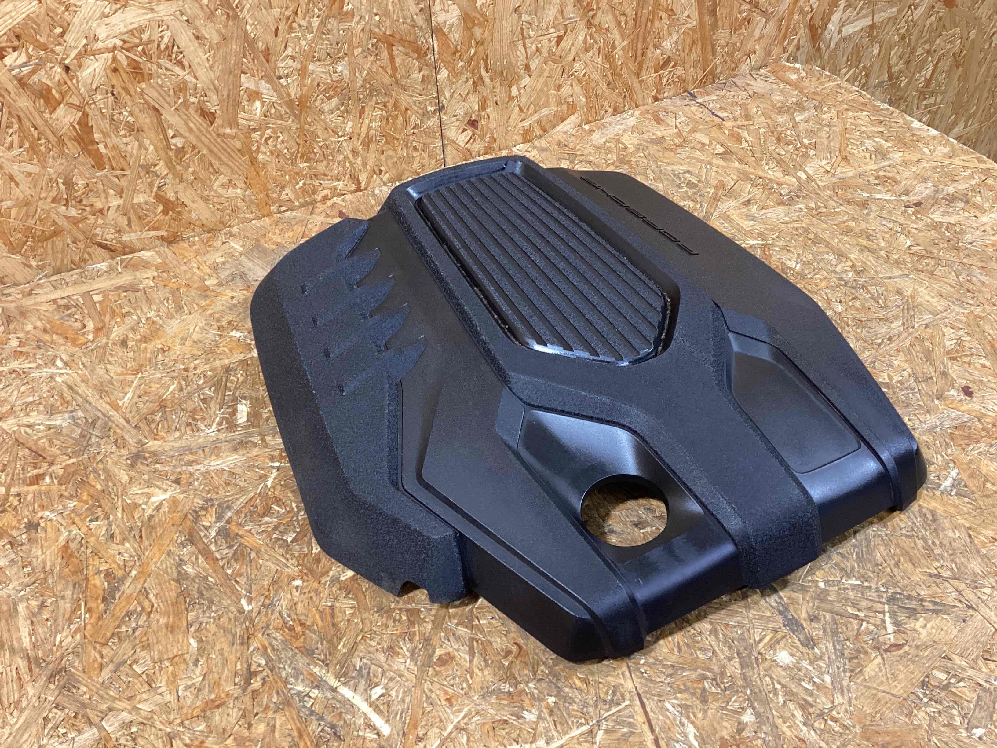 Пластик моторного отсека Porsche Macan 200226-110