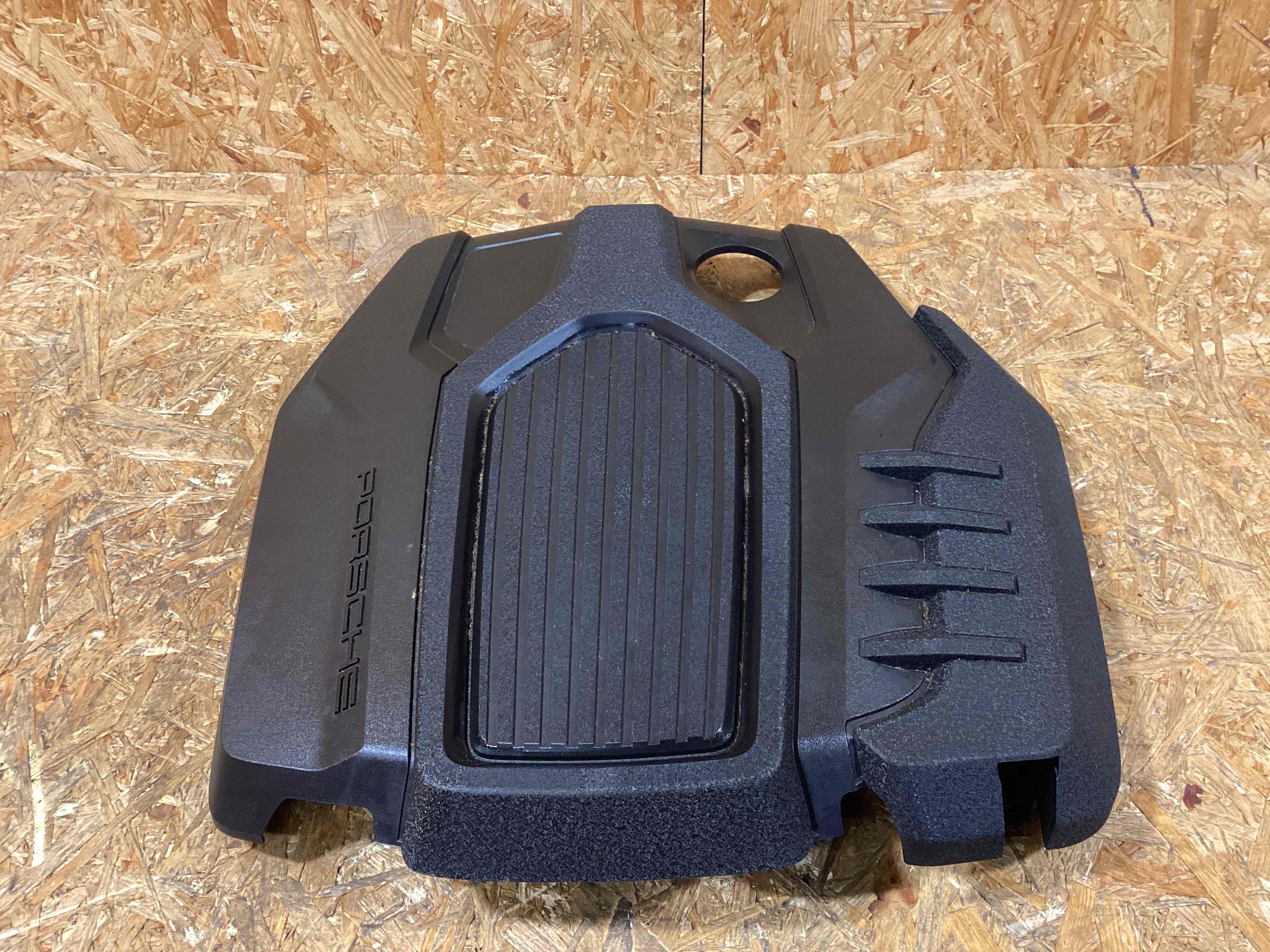 Пластик моторного отсека Porsche Macan 200226-110