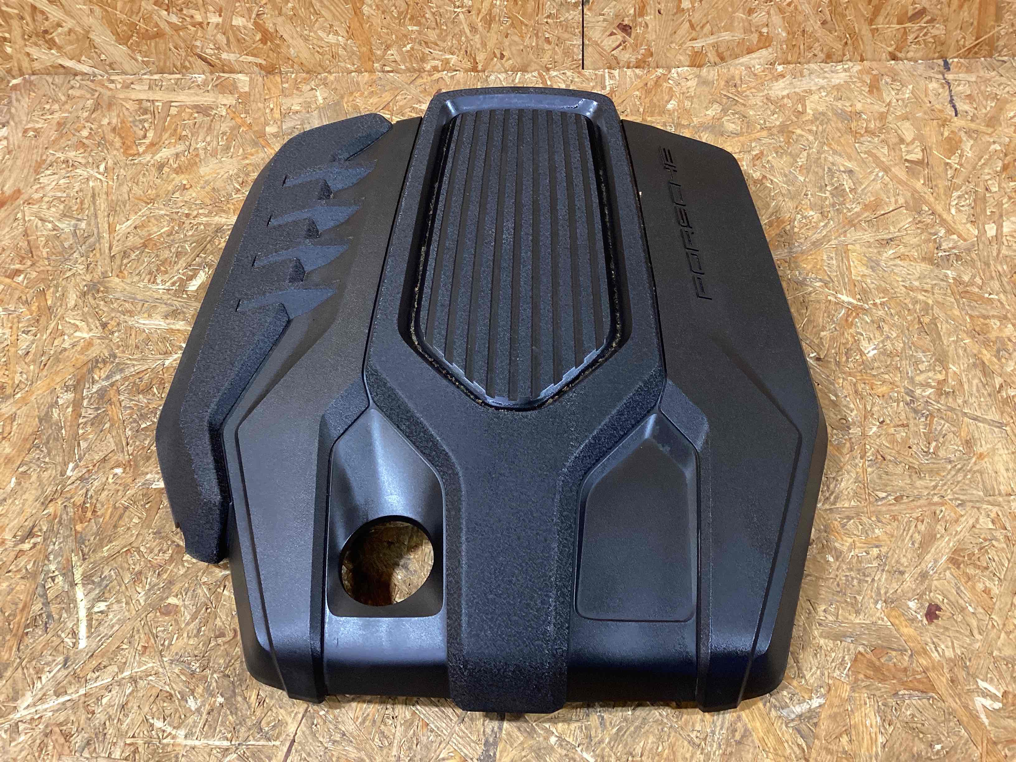 Пластик моторного отсека Porsche Macan 200226-110