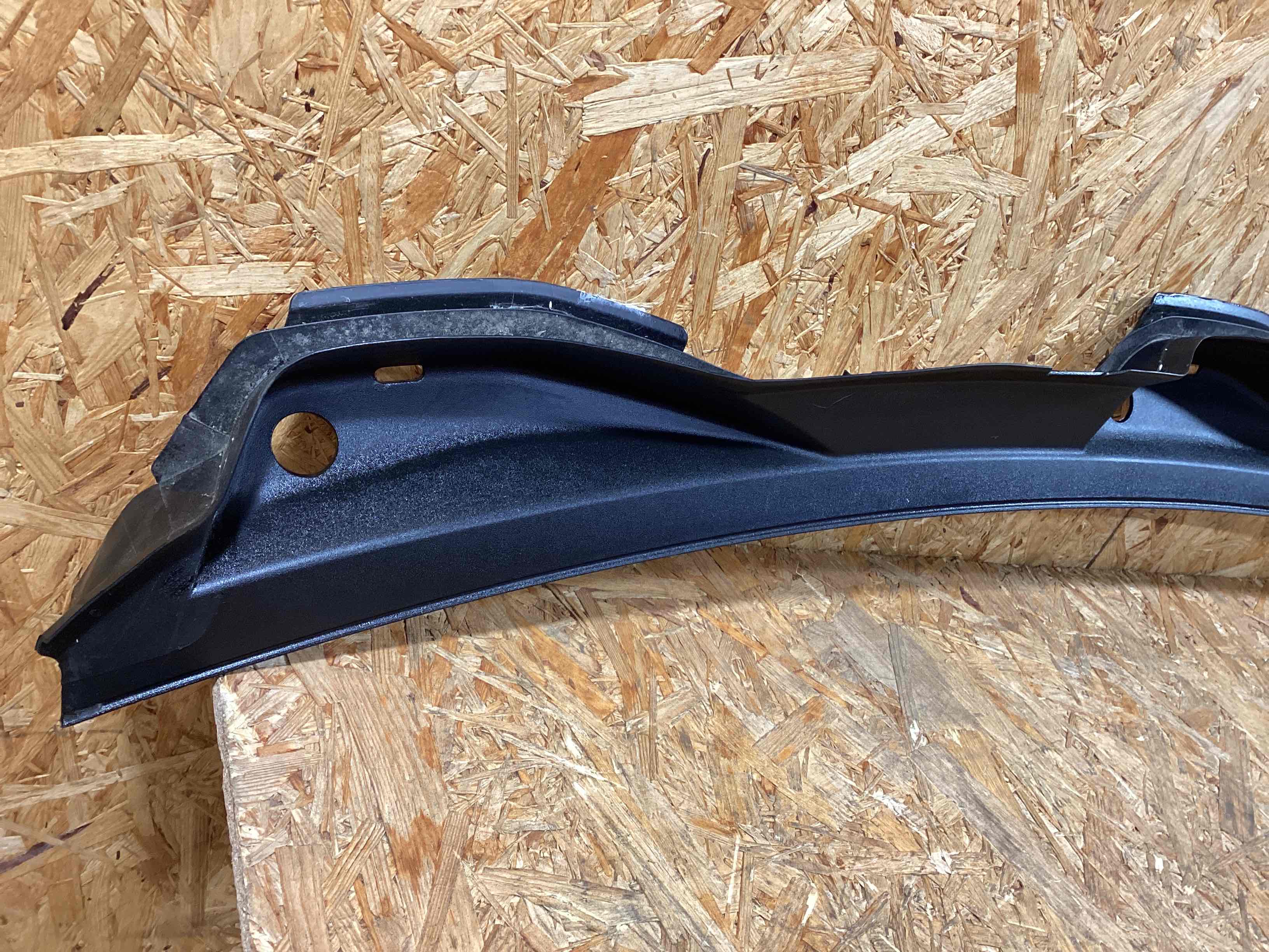 Жабо трапеции дворников, крепление жабо Porsche Macan 200226-112