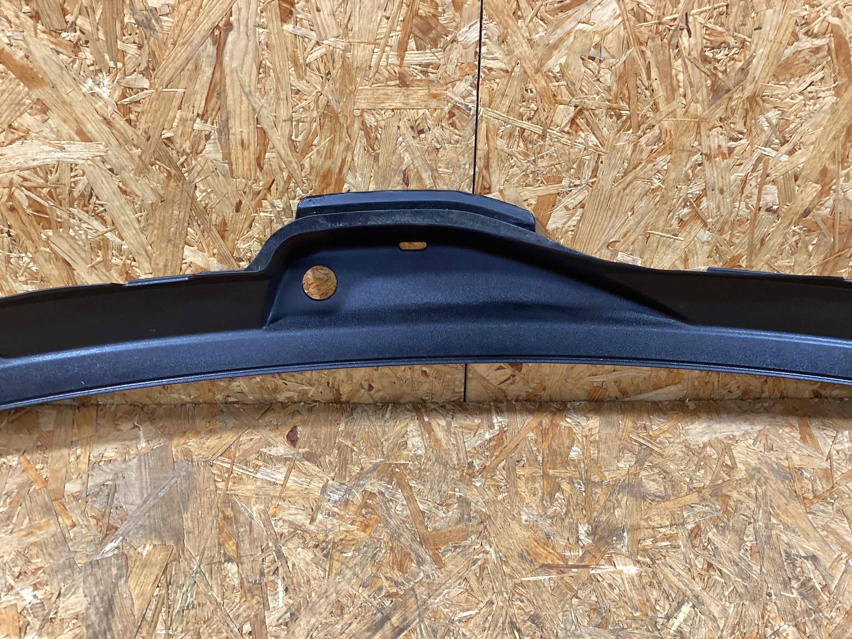 Жабо трапеции дворников, крепление жабо Porsche Macan 200226-112