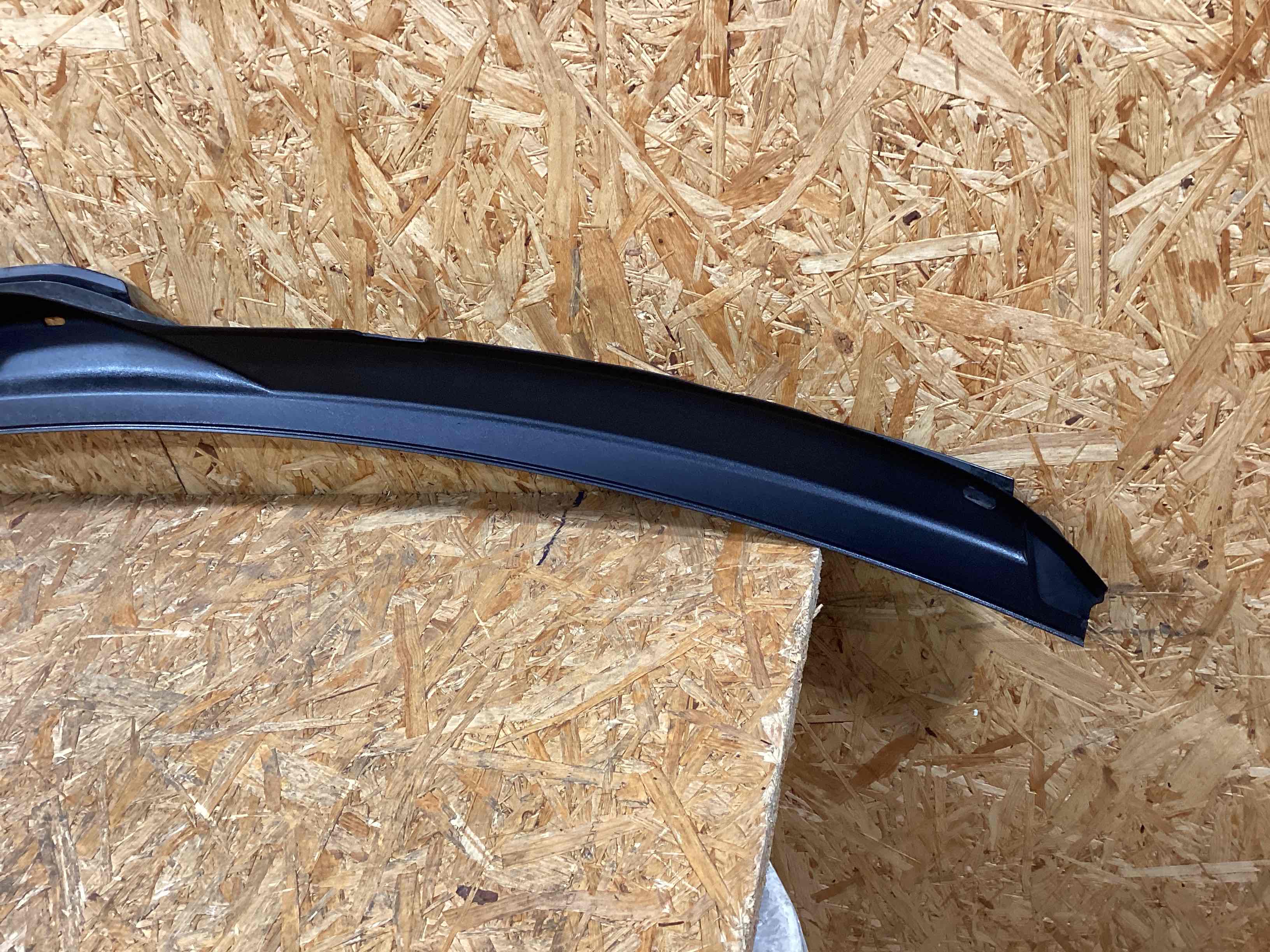 Жабо трапеции дворников, крепление жабо Porsche Macan 200226-112