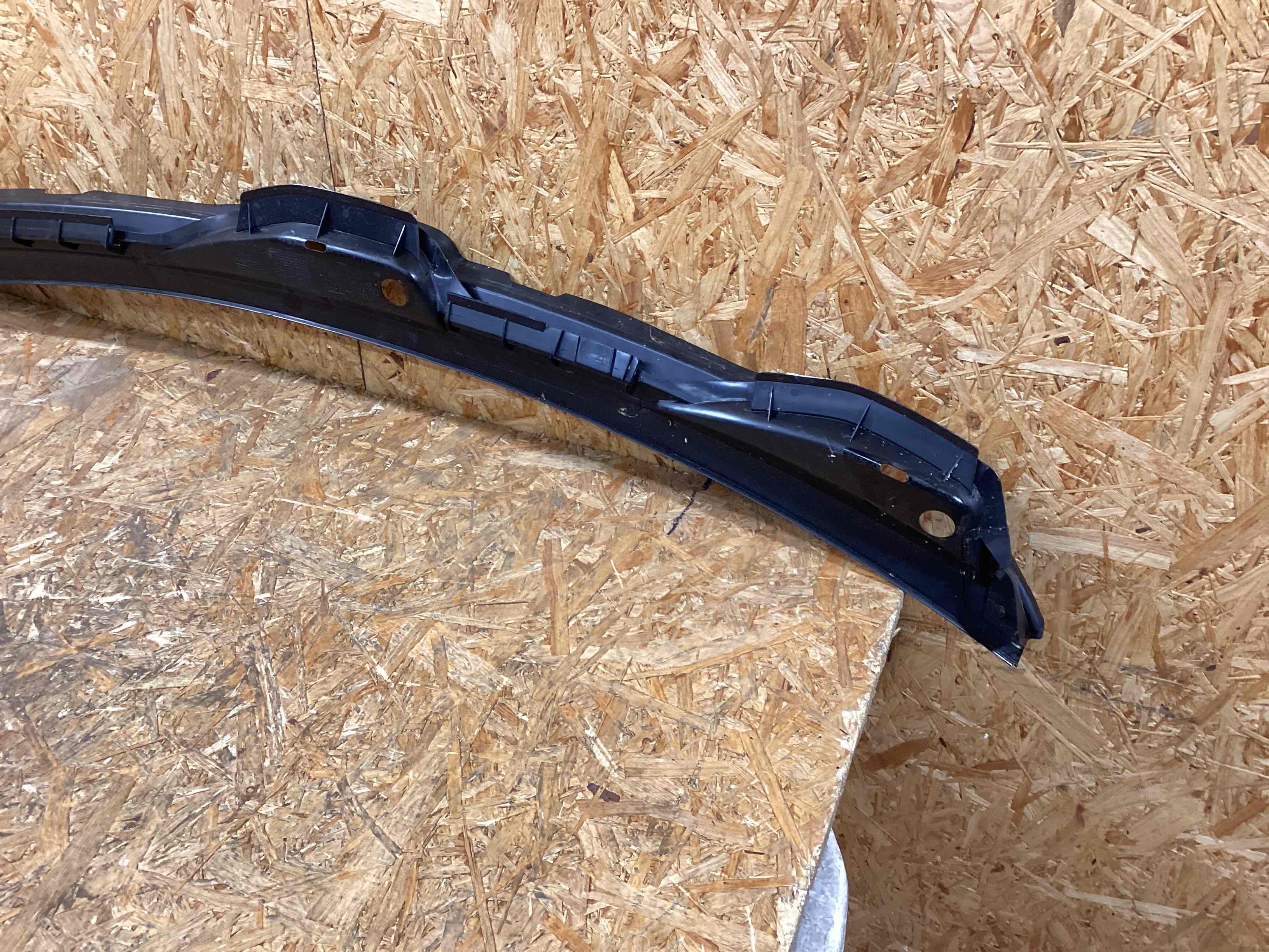 Жабо трапеции дворников, крепление жабо Porsche Macan 200226-112