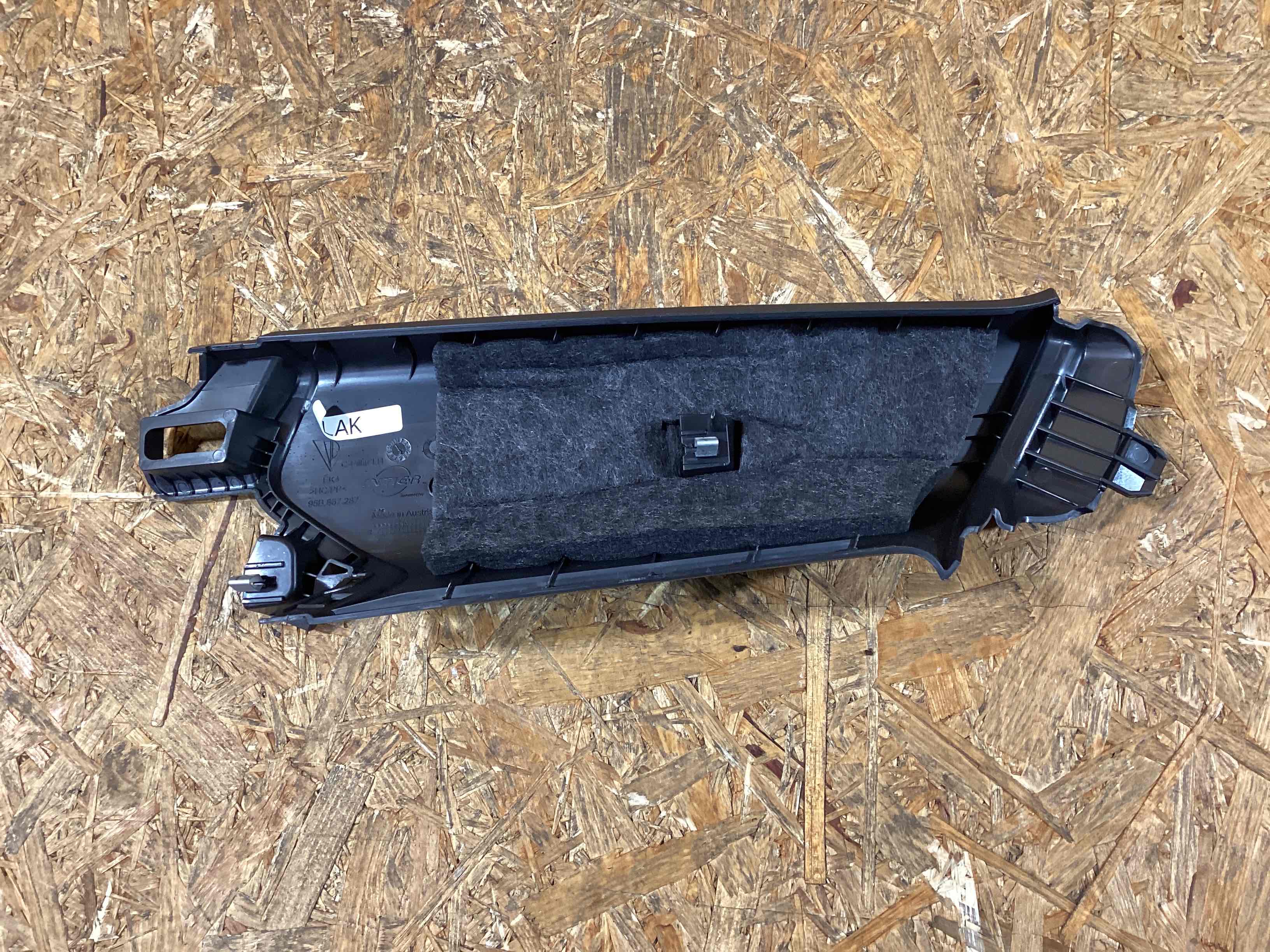 Элемент отделки салона, багажника Porsche Macan 200226-115