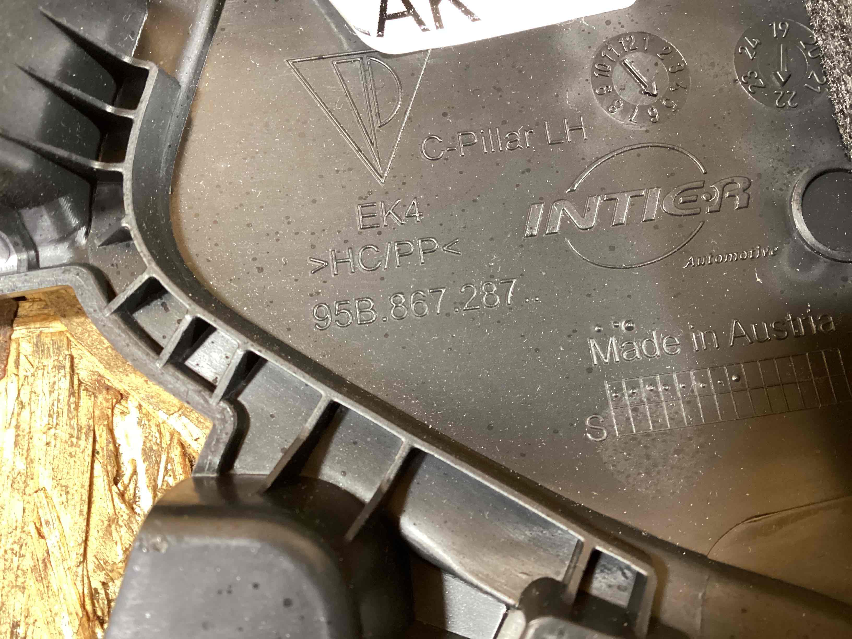 Элемент отделки салона, багажника Porsche Macan 200226-115