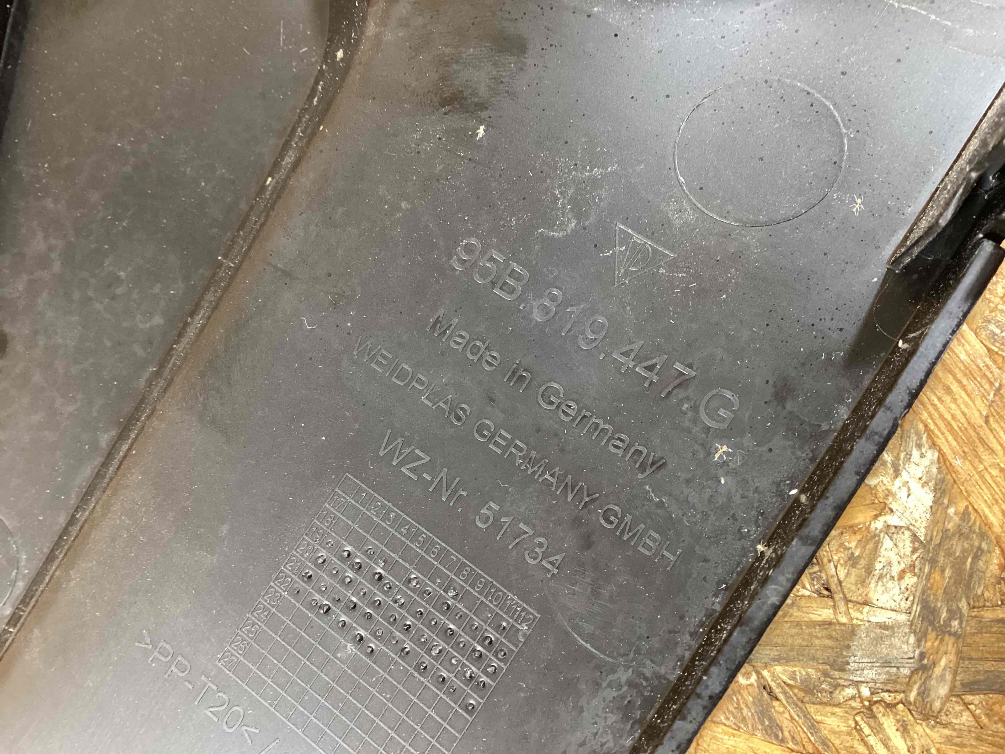 Пластик моторного отсека Porsche Macan 200226-116