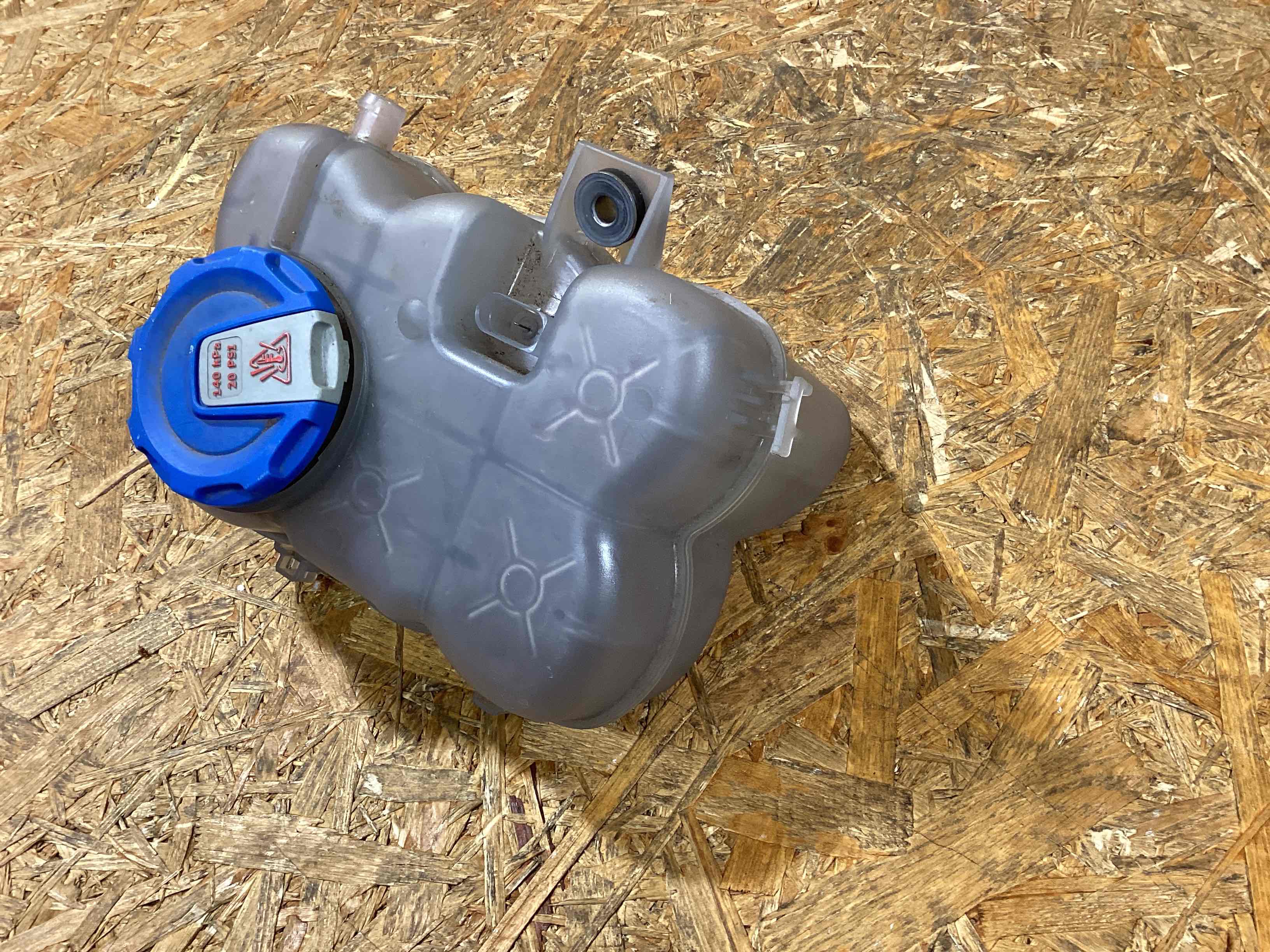 Бачок расширительный Porsche Macan 200226-120