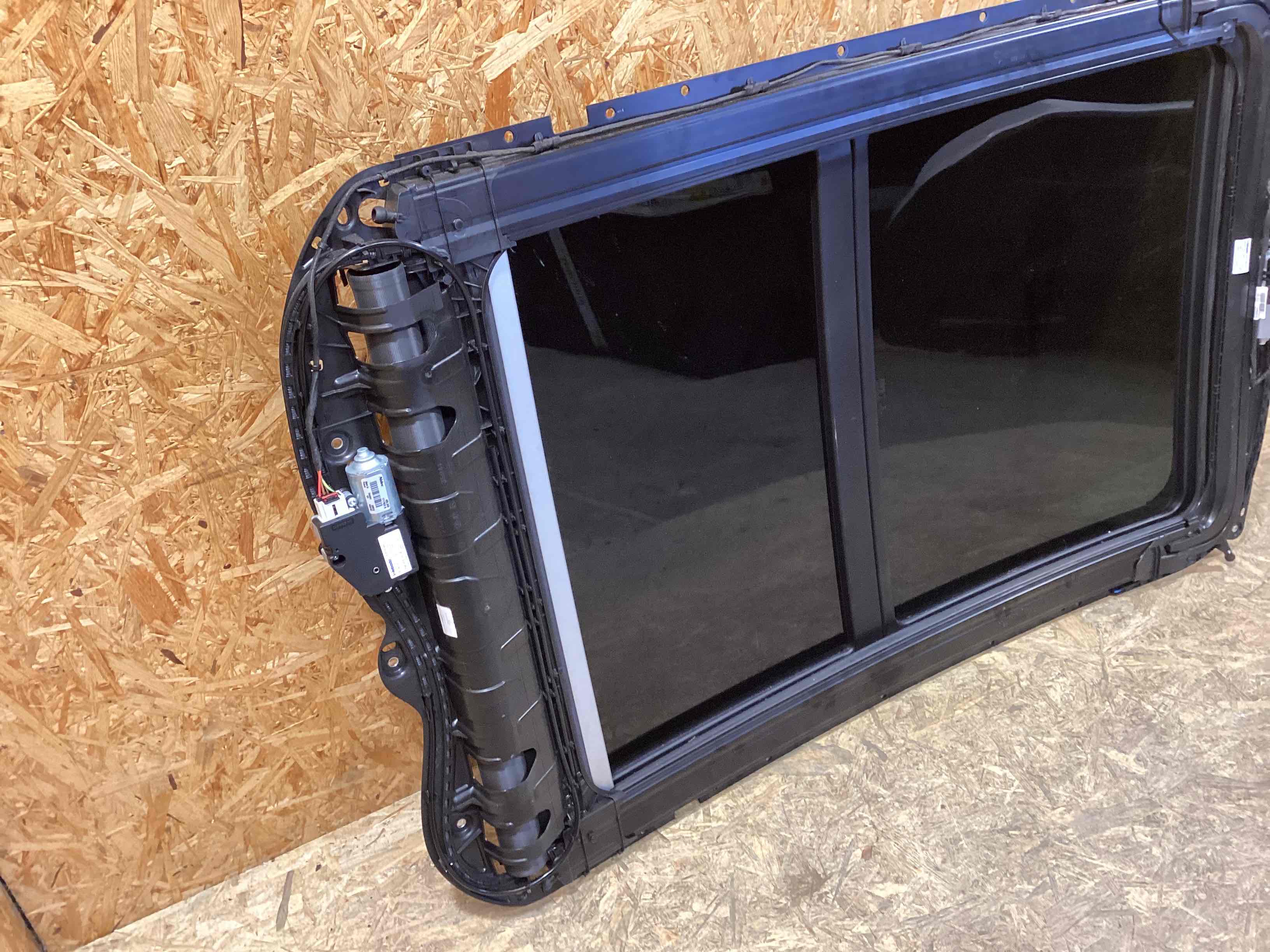 Люк (разное) Porsche Macan 200326-102