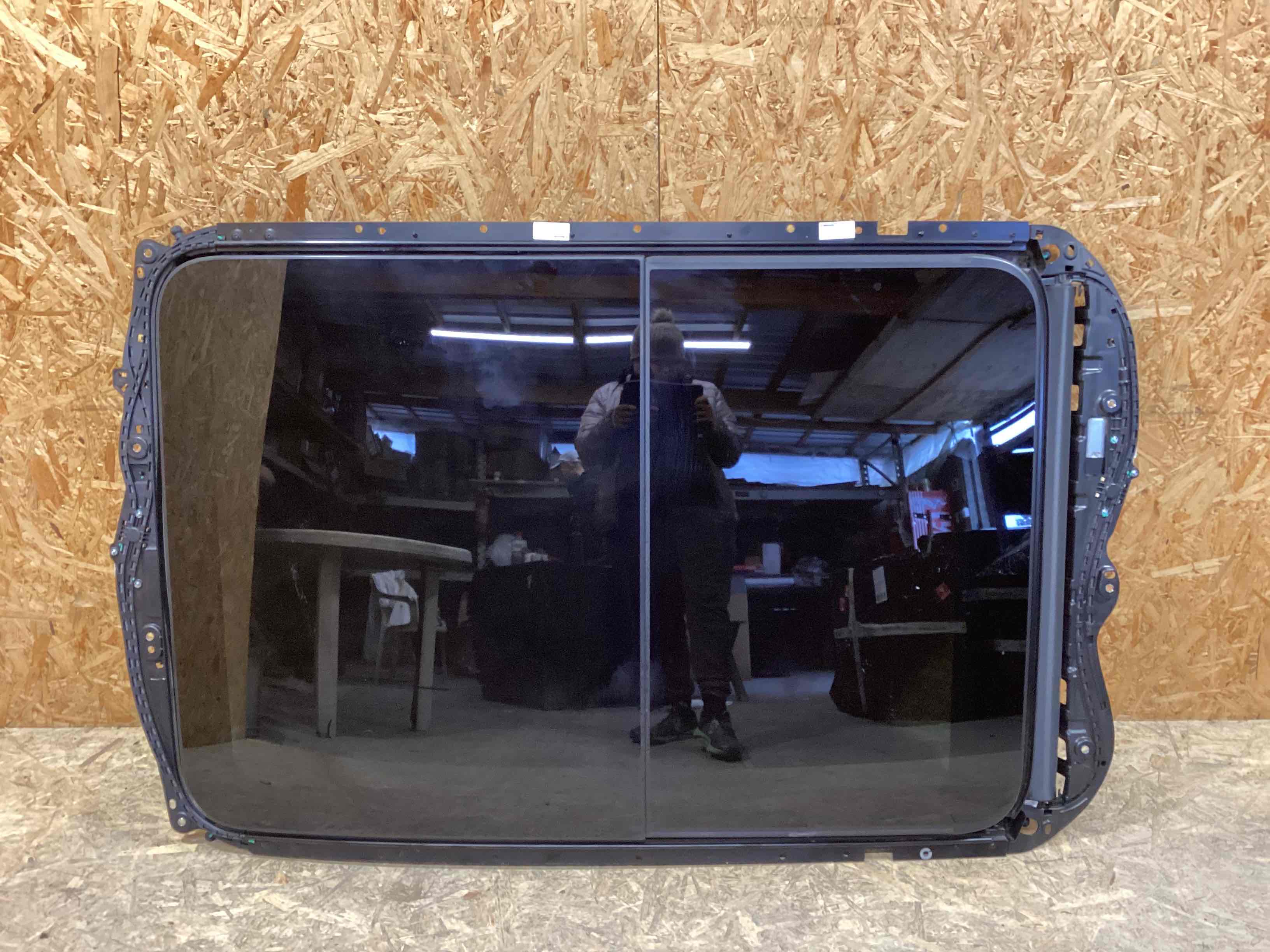 Люк (разное) Porsche Macan 200326-102