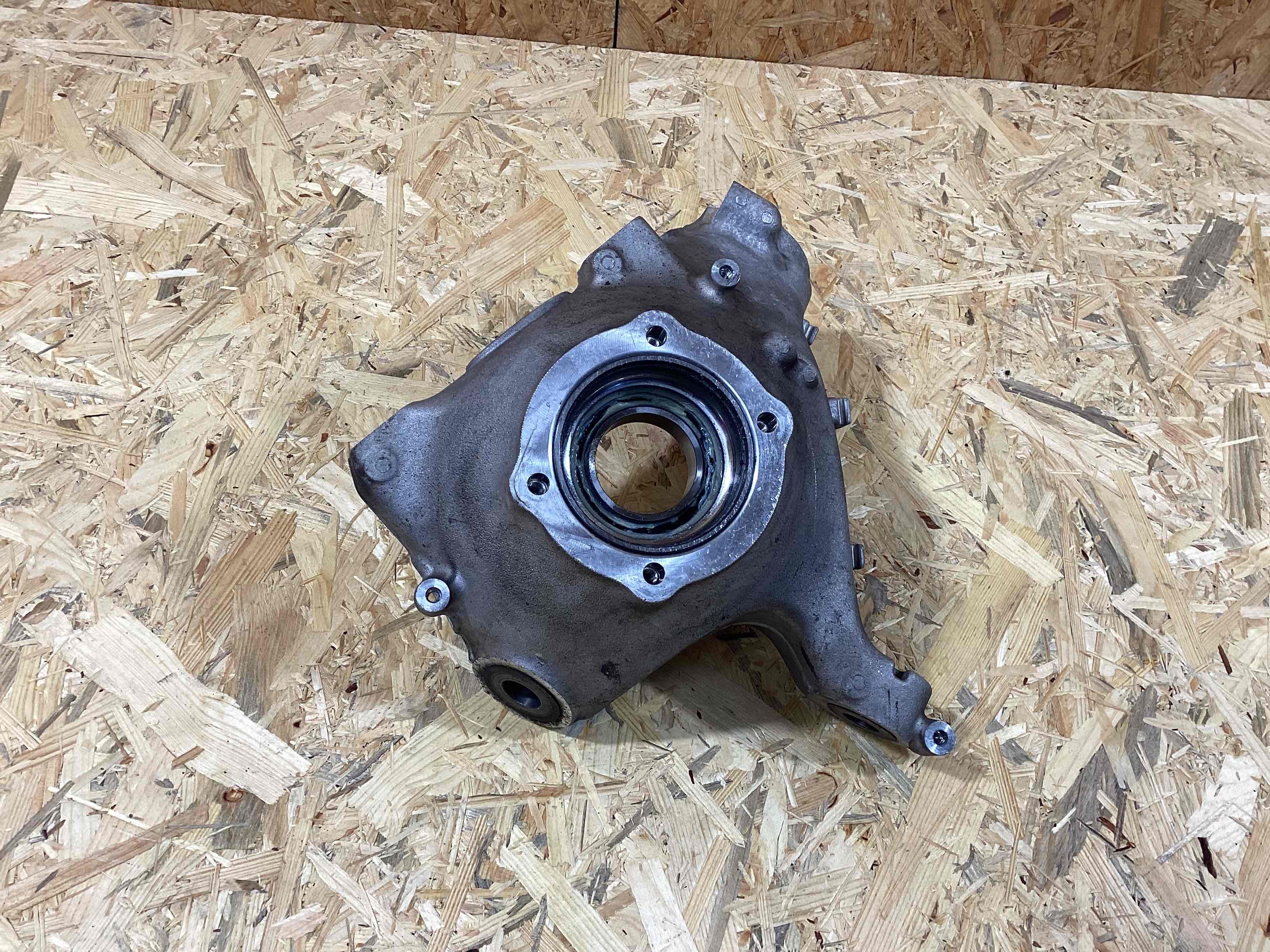 Кулак поворотный правый Porsche 911 200326-120