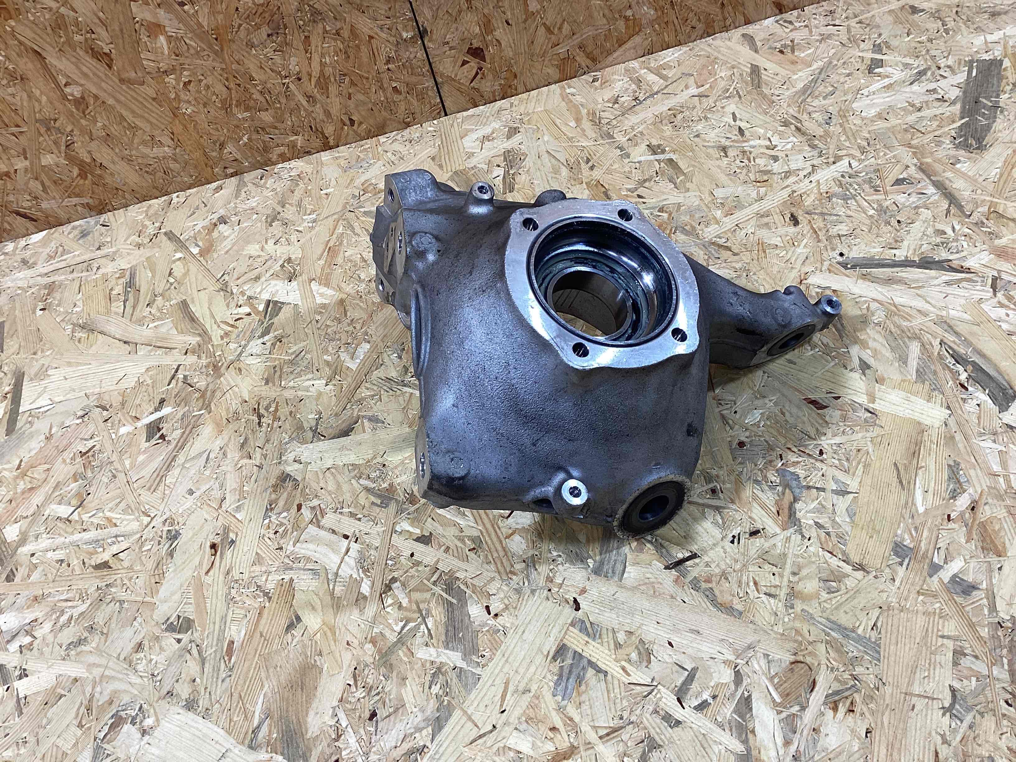 Кулак поворотный правый Porsche 911 200326-120