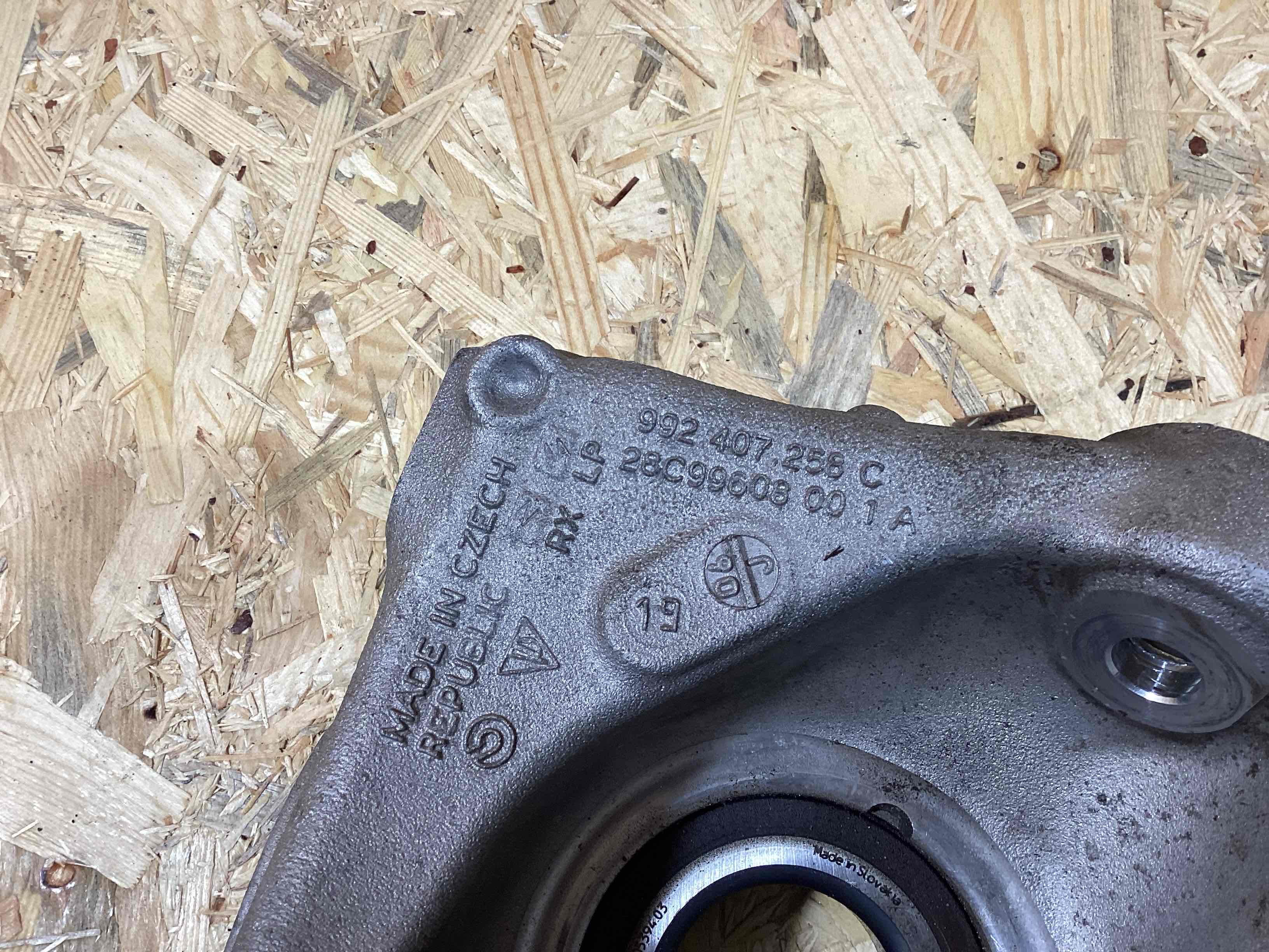 Кулак поворотный правый Porsche 911 200326-120