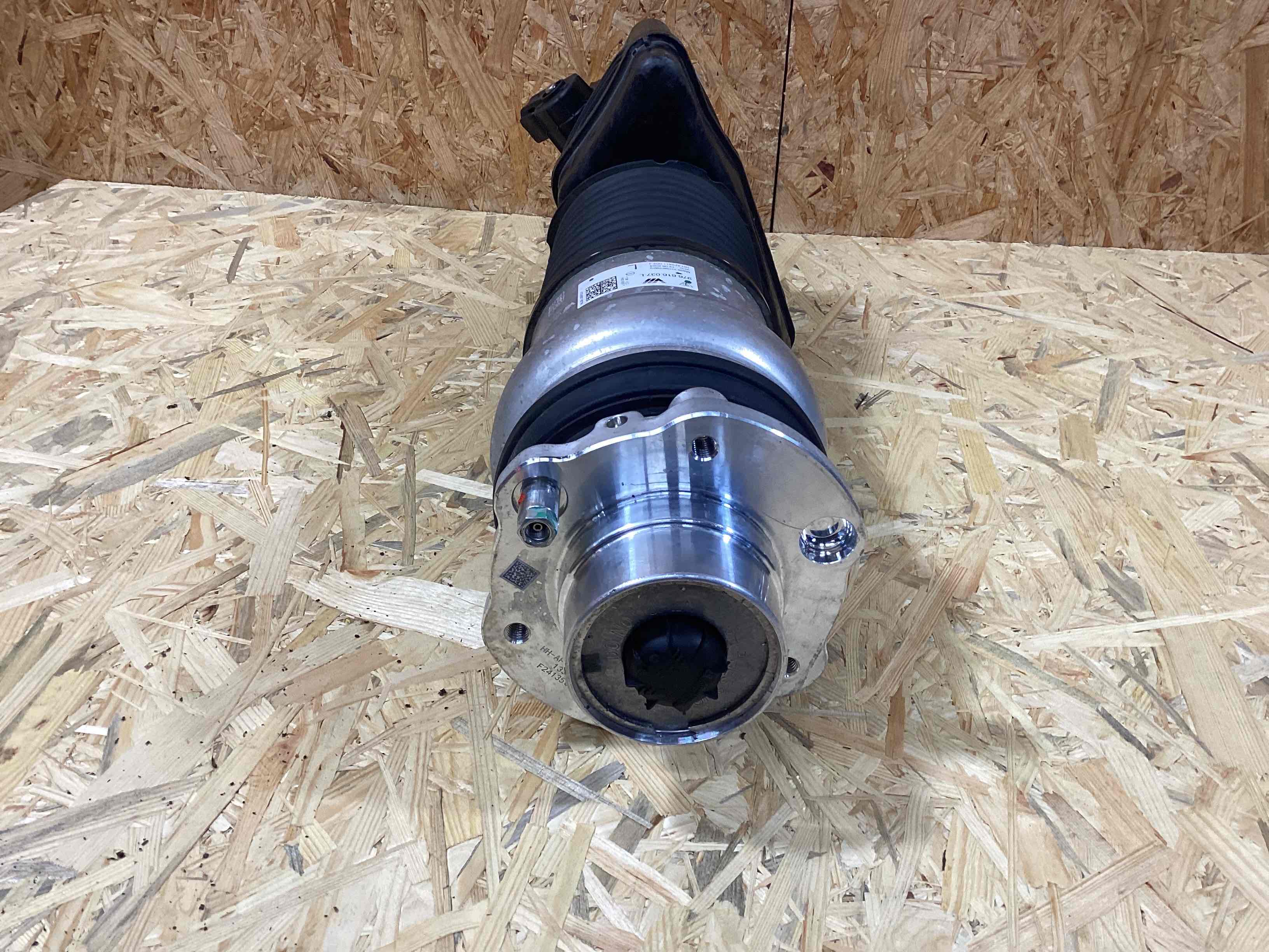 Амортизатор передний левый Porsche Panamera 200426-120