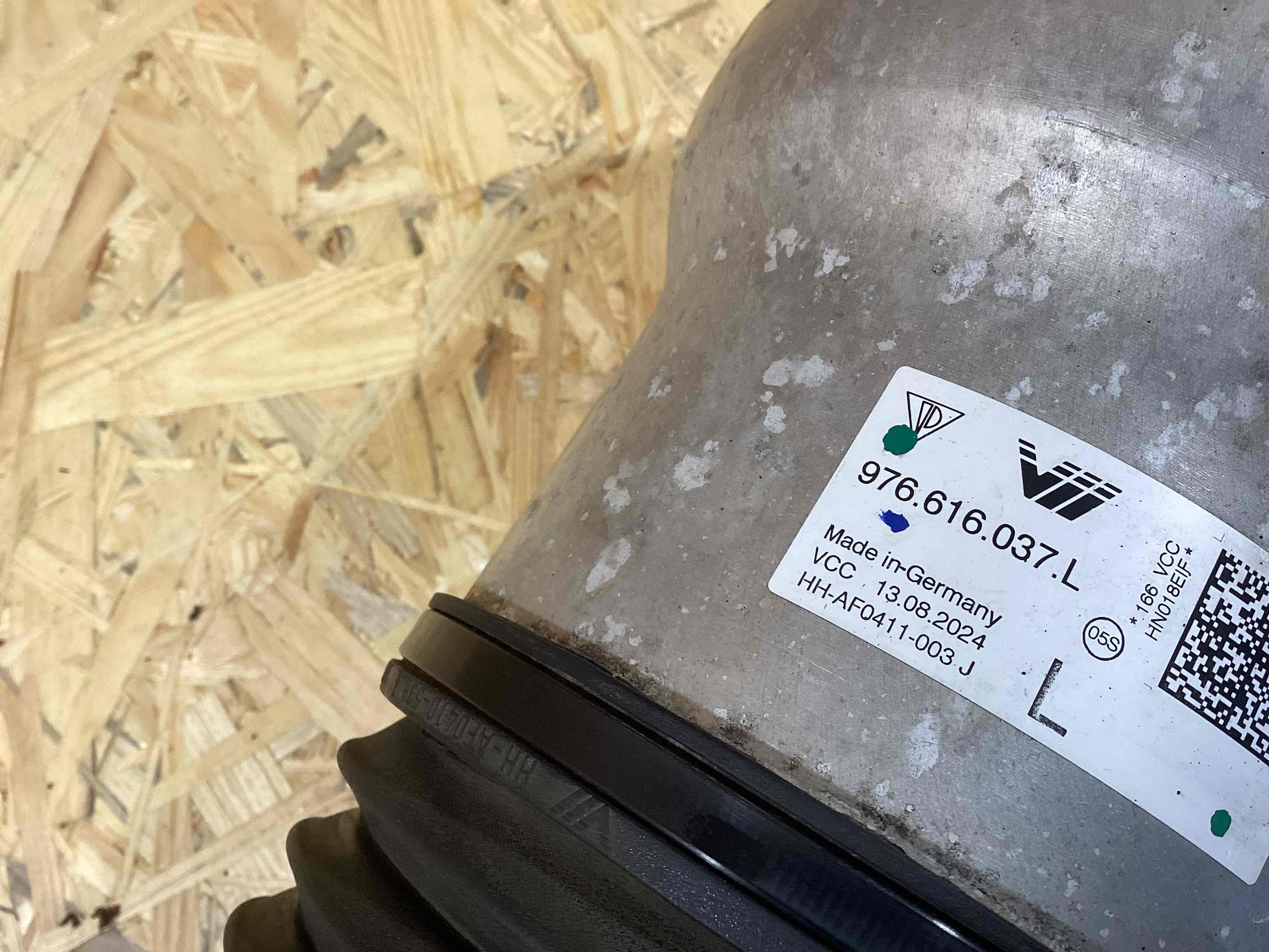 Амортизатор передний левый Porsche Panamera 200426-120