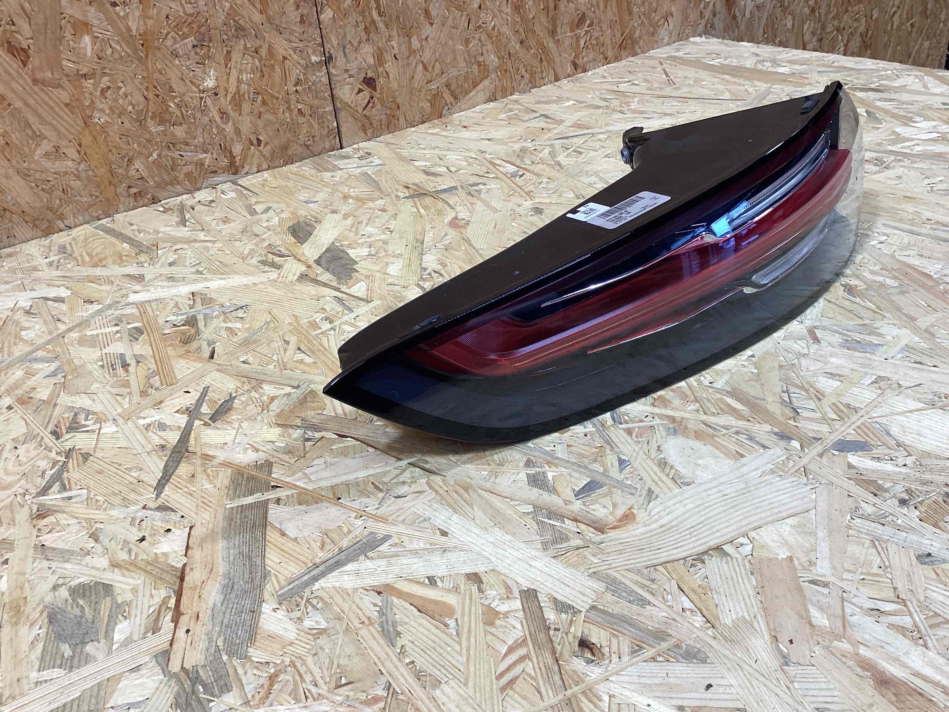 Фонарь задний левый Porsche Cayenne 200426-124