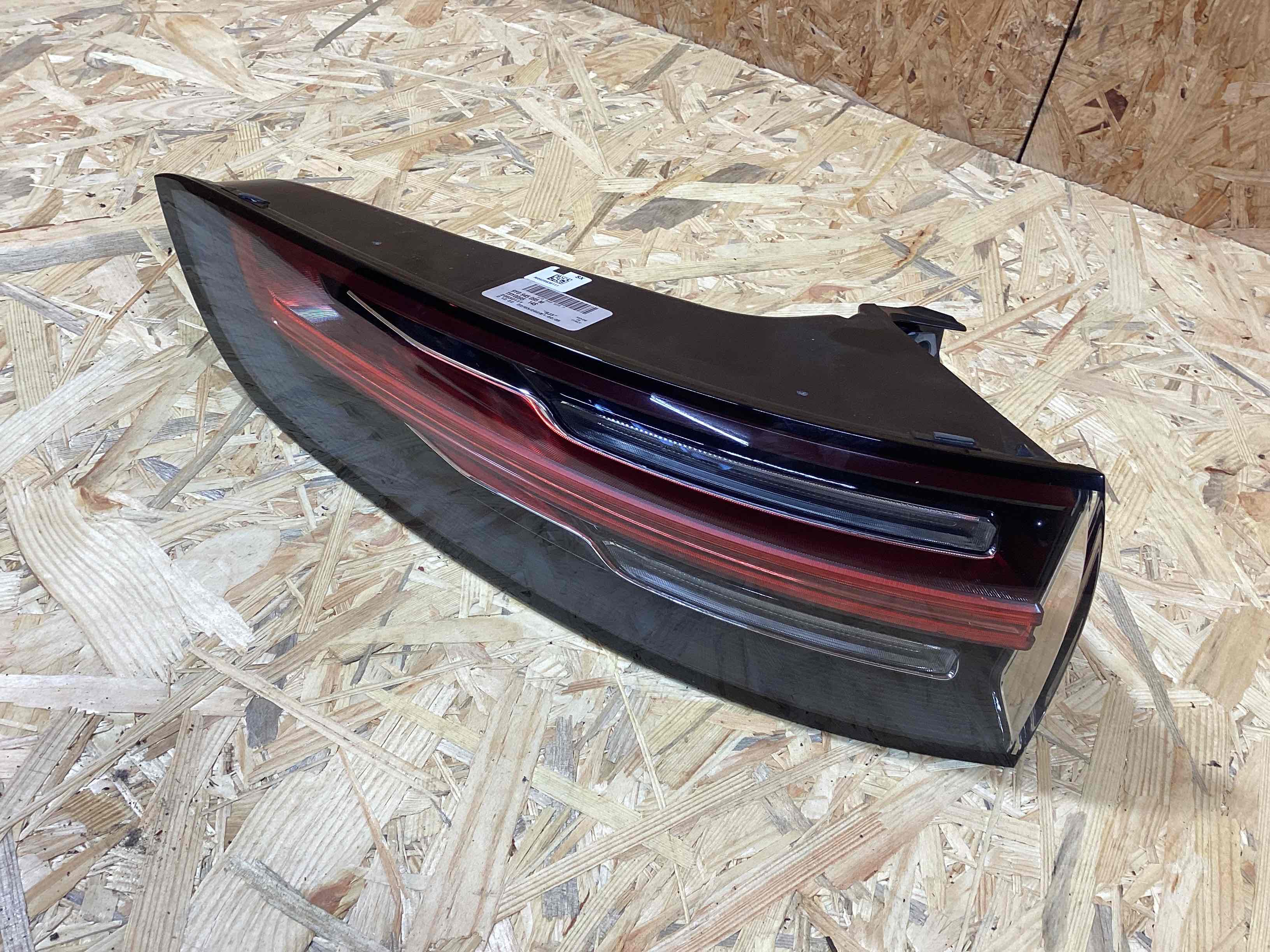 Фонарь задний левый Porsche Cayenne 200426-124