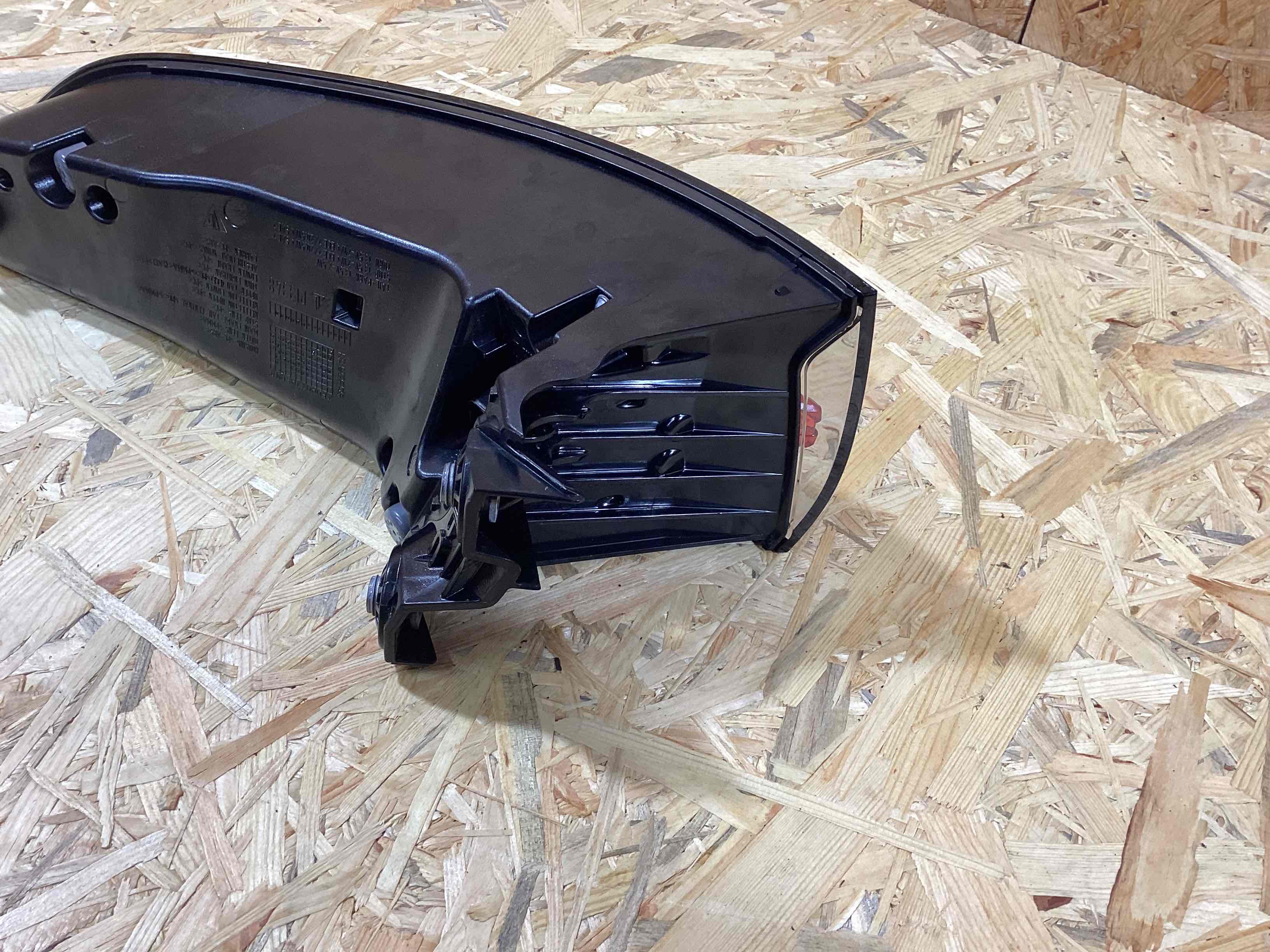 Фонарь задний левый Porsche Cayenne 200426-124