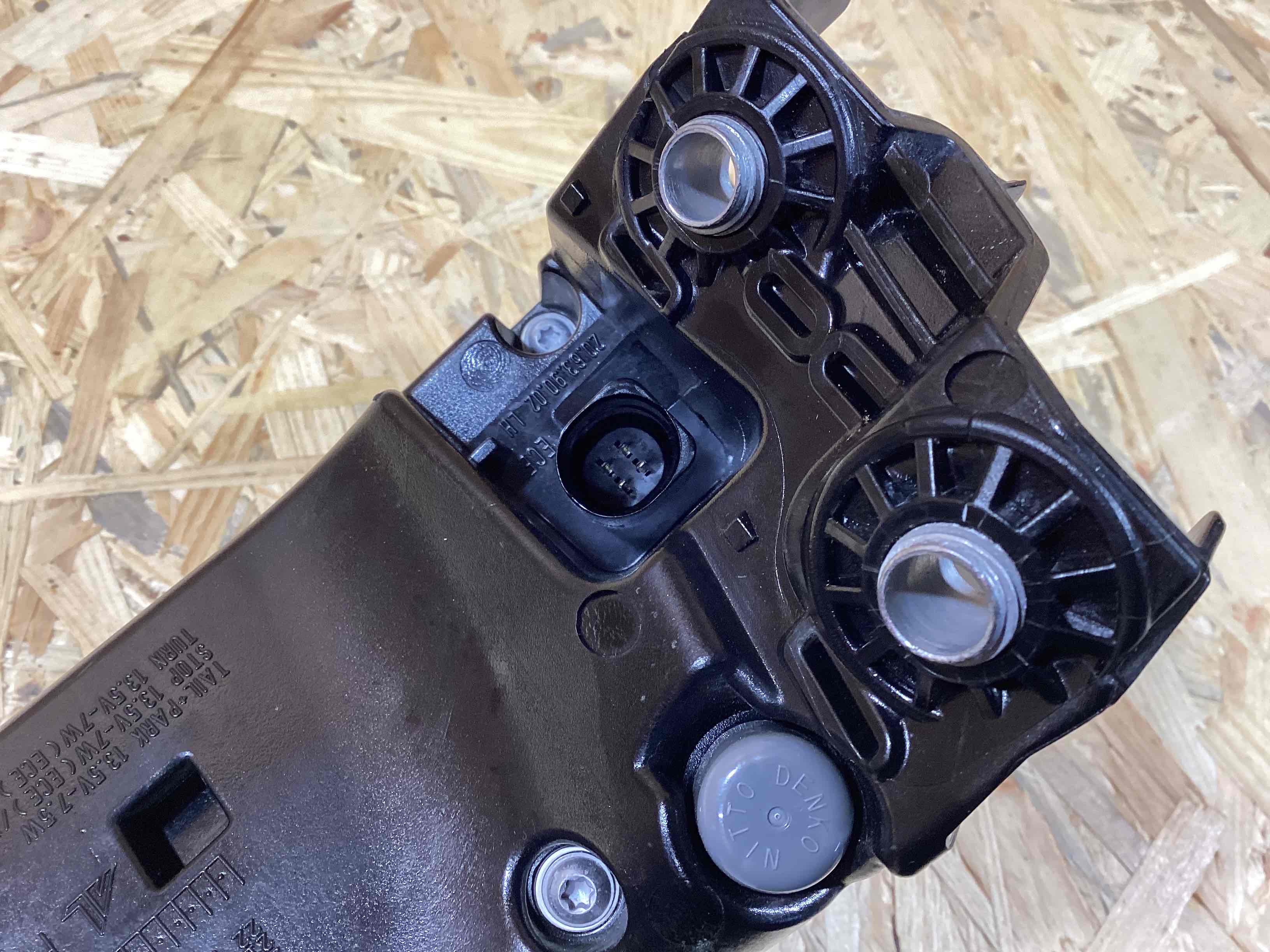 Фонарь задний левый Porsche Cayenne 200426-124