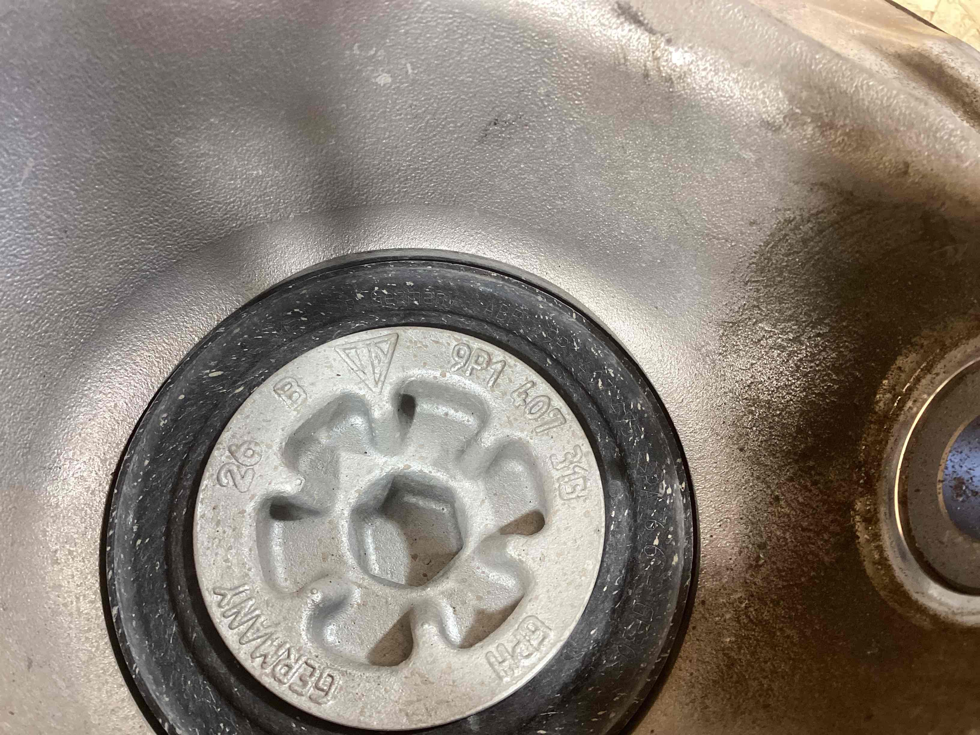 Кулак поворотный левый Porsche 911 200526-107