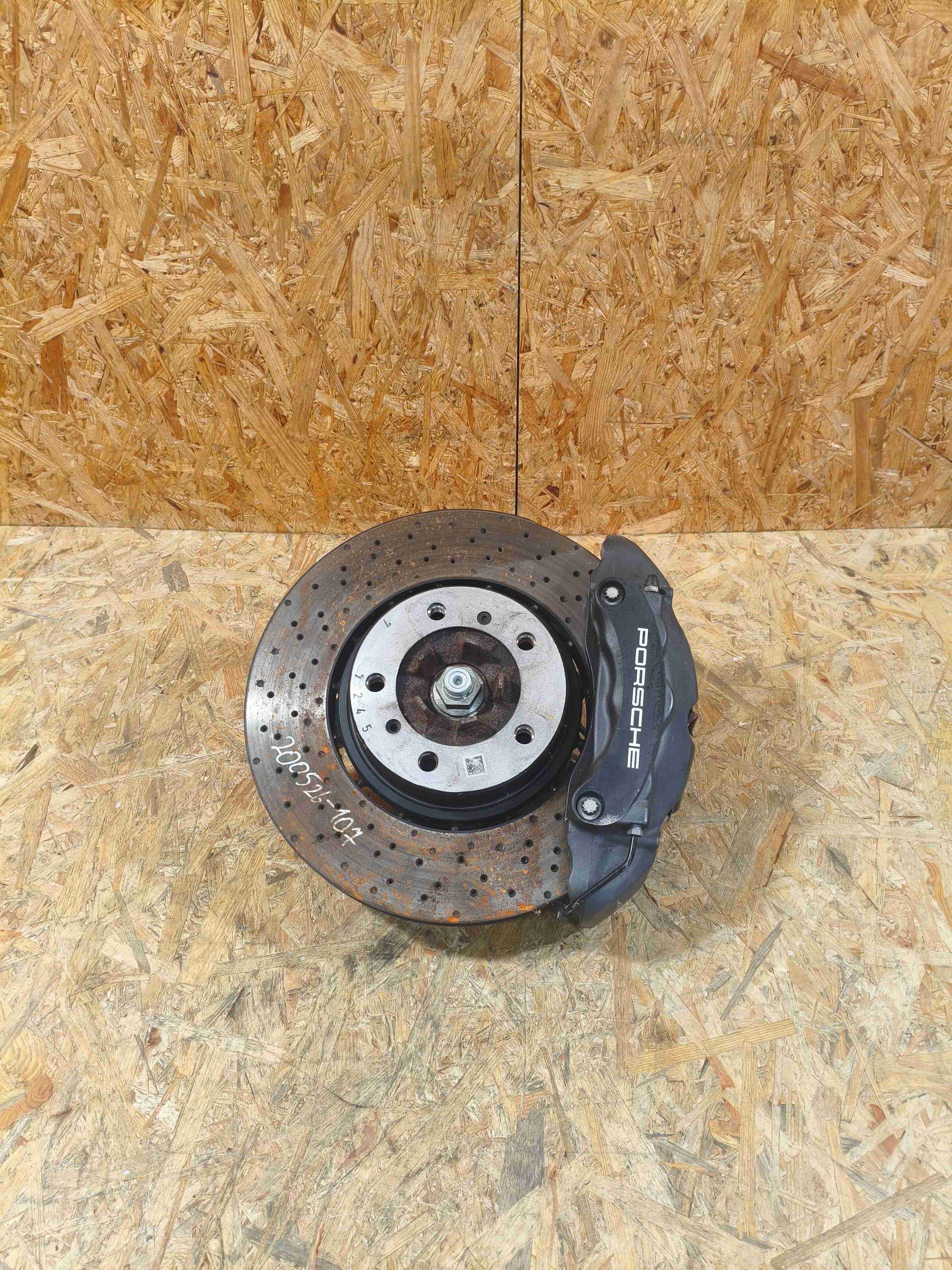 Кулак поворотный левый Porsche 911 200526-107