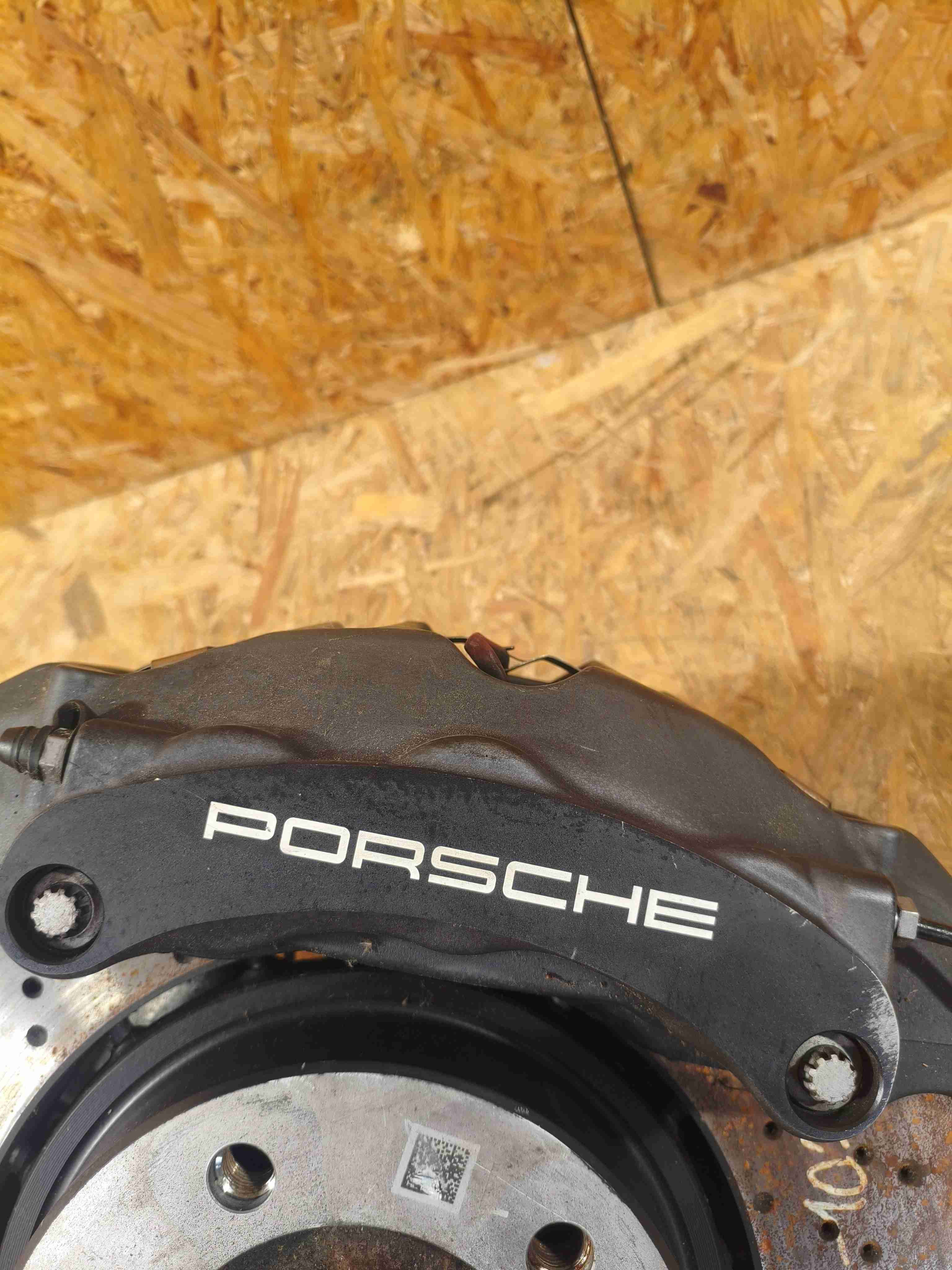 Кулак поворотный левый Porsche 911 200526-107