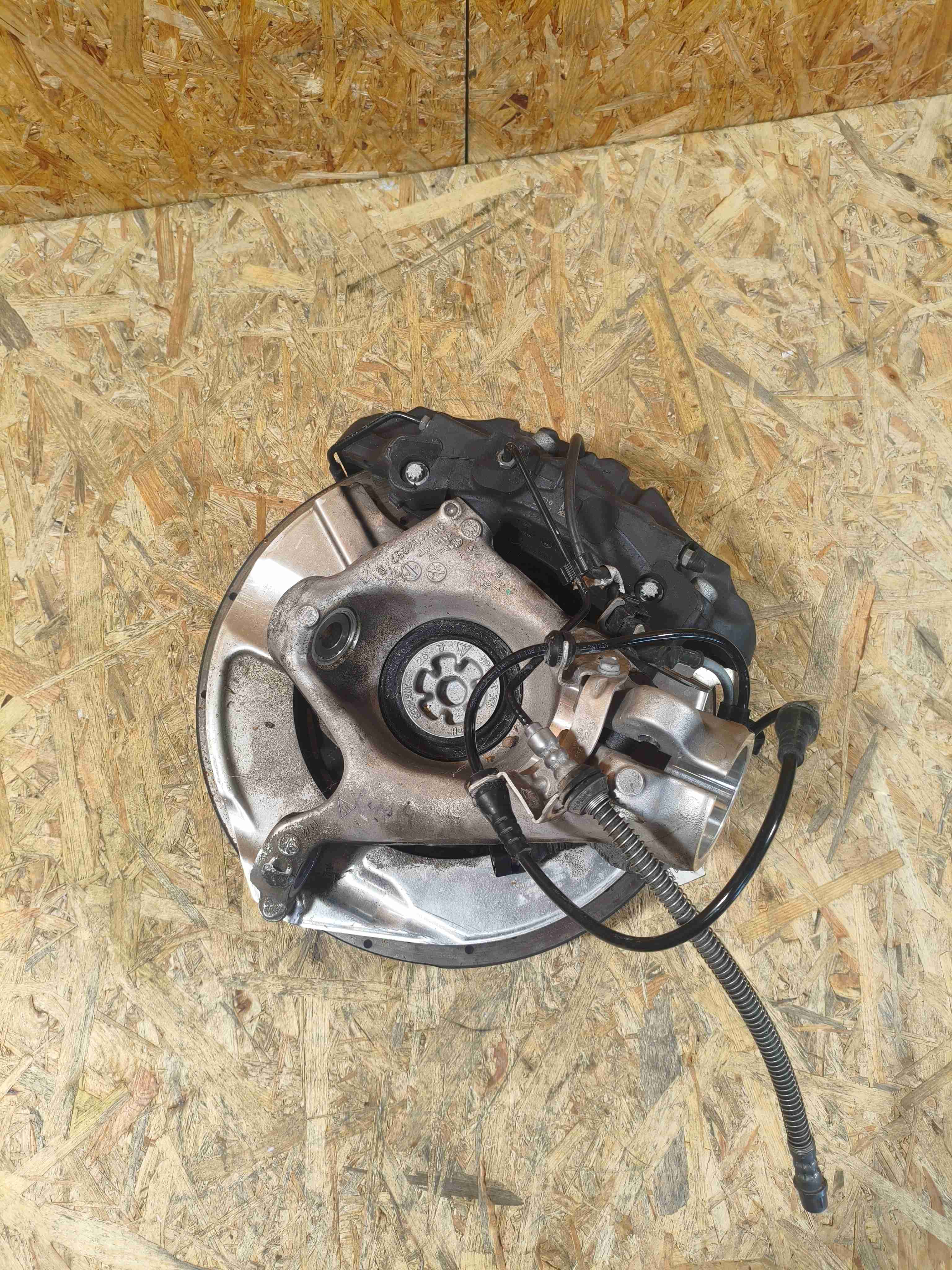 Кулак поворотный левый Porsche 911 200526-107