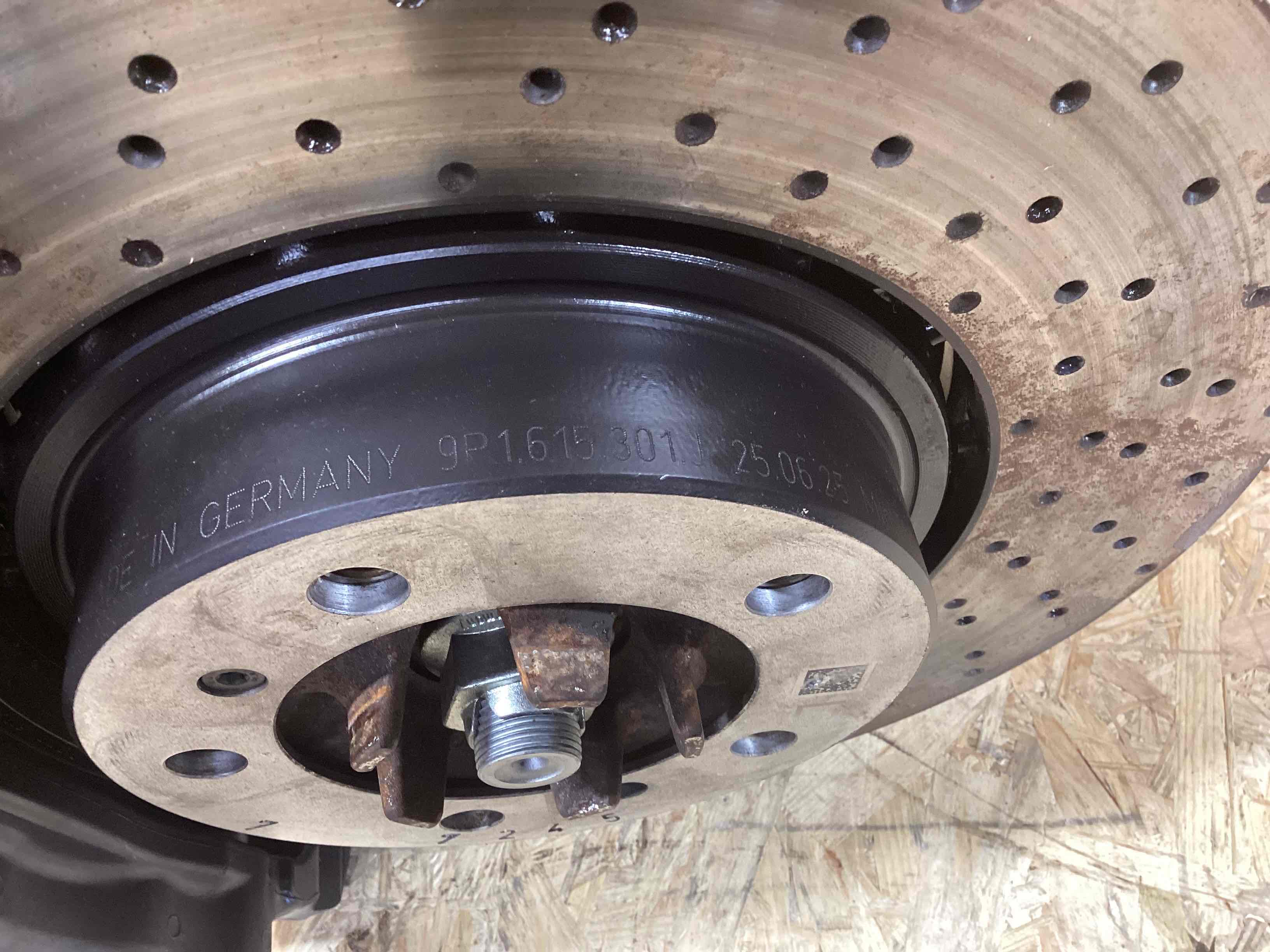 Кулак поворотный левый Porsche 911 200526-107