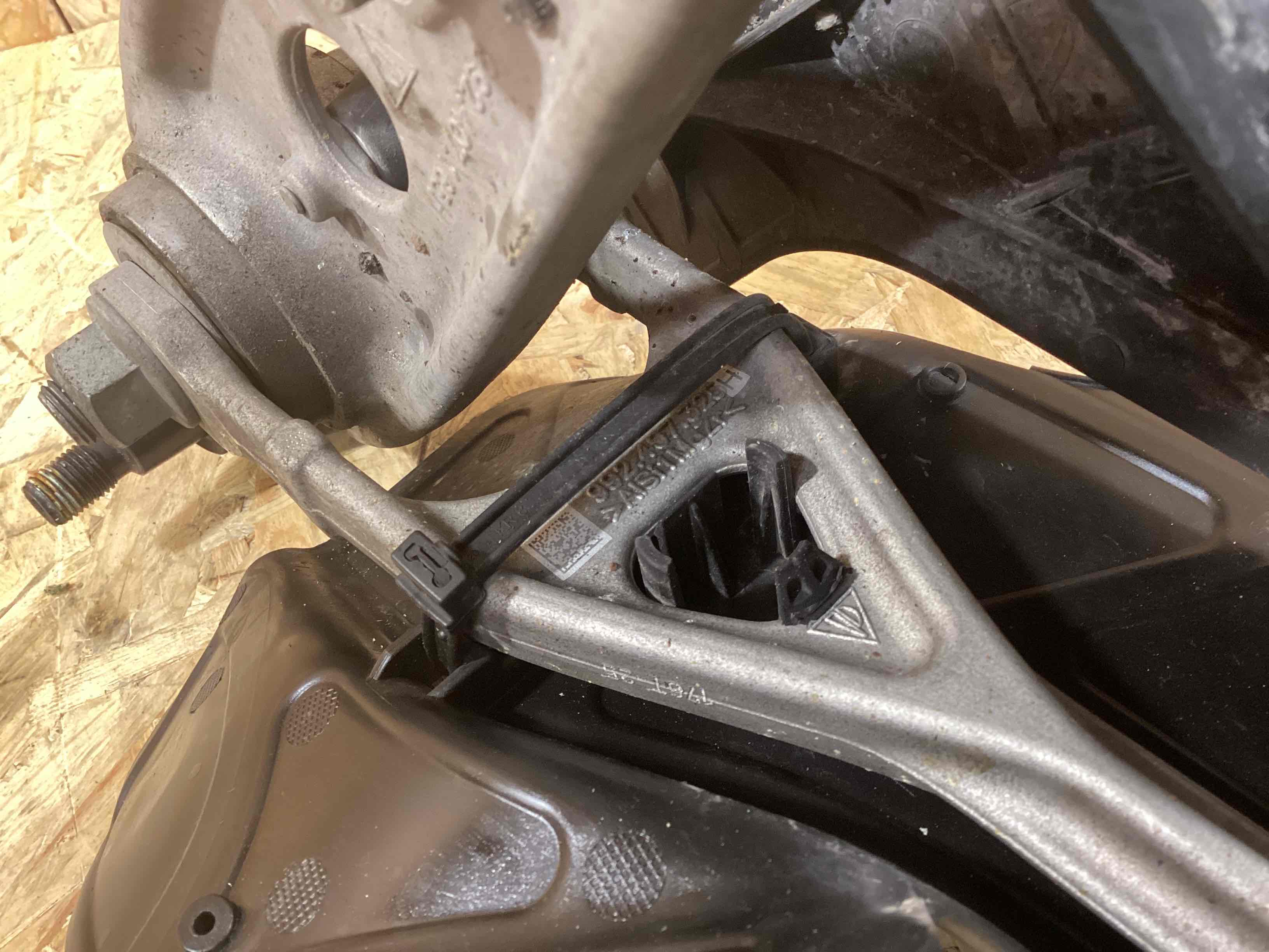 Кулак поворотный правый Porsche 911 200526-108