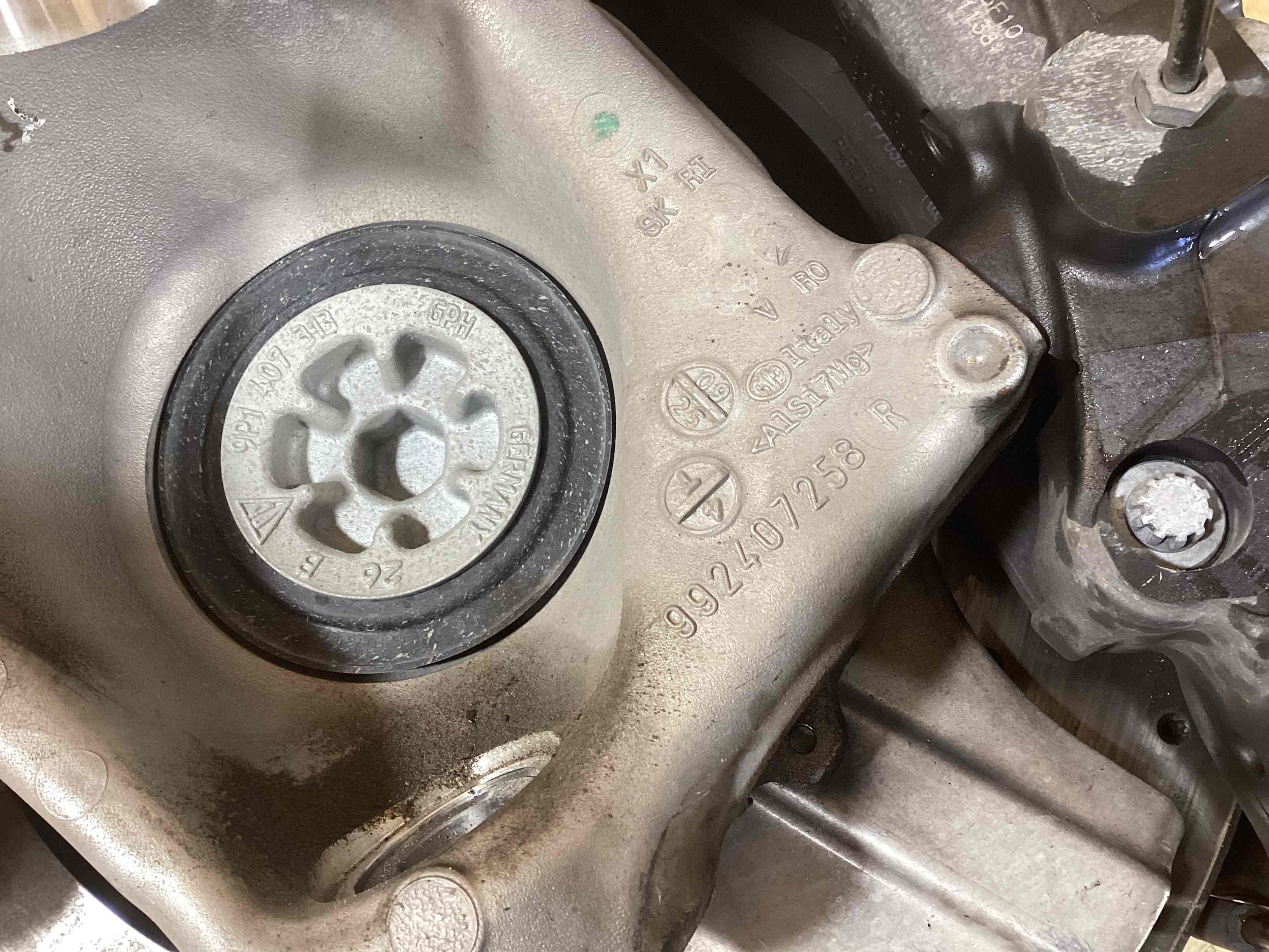 Кулак поворотный правый Porsche 911 200526-108