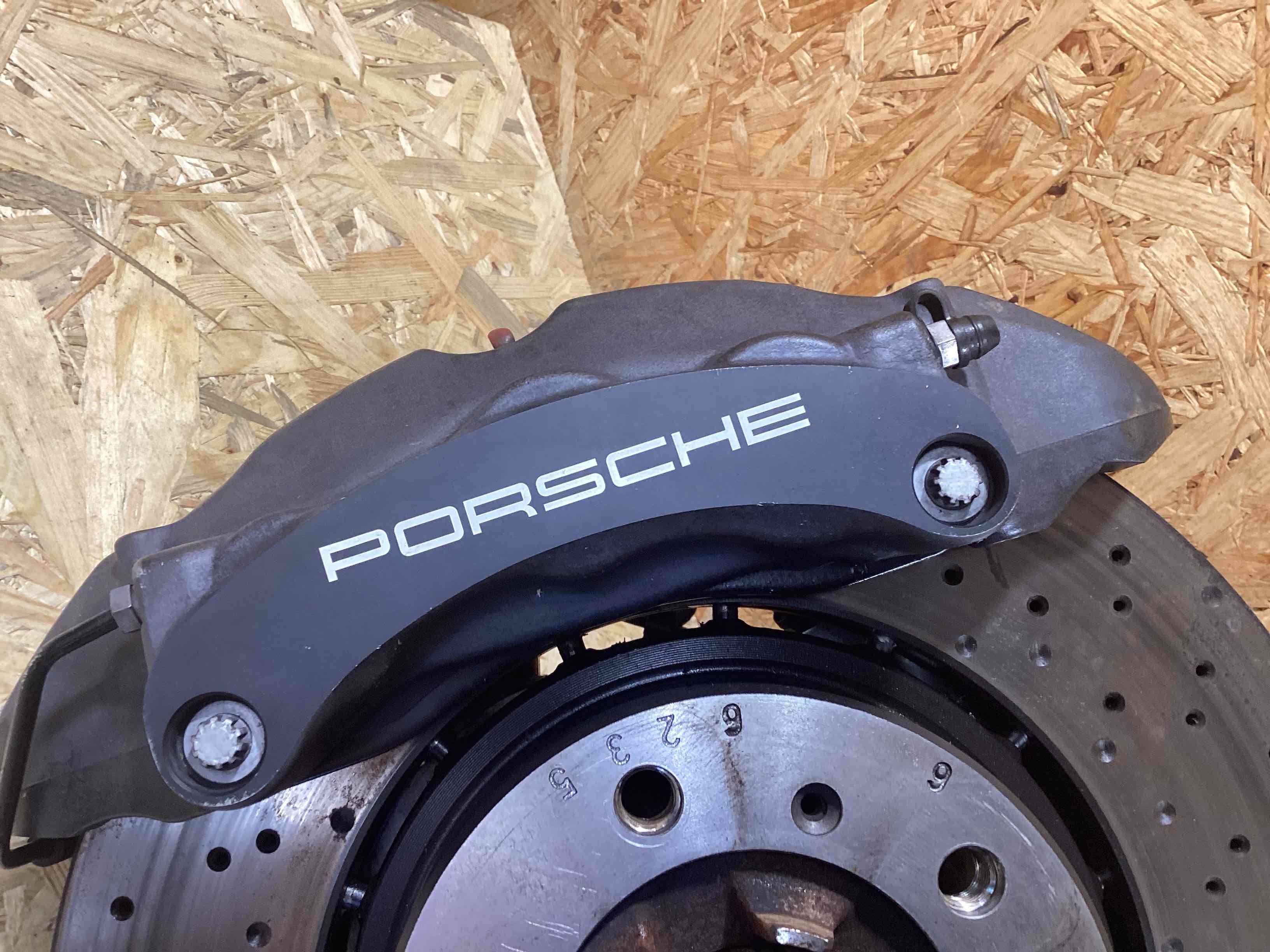 Кулак поворотный правый Porsche 911 200526-108